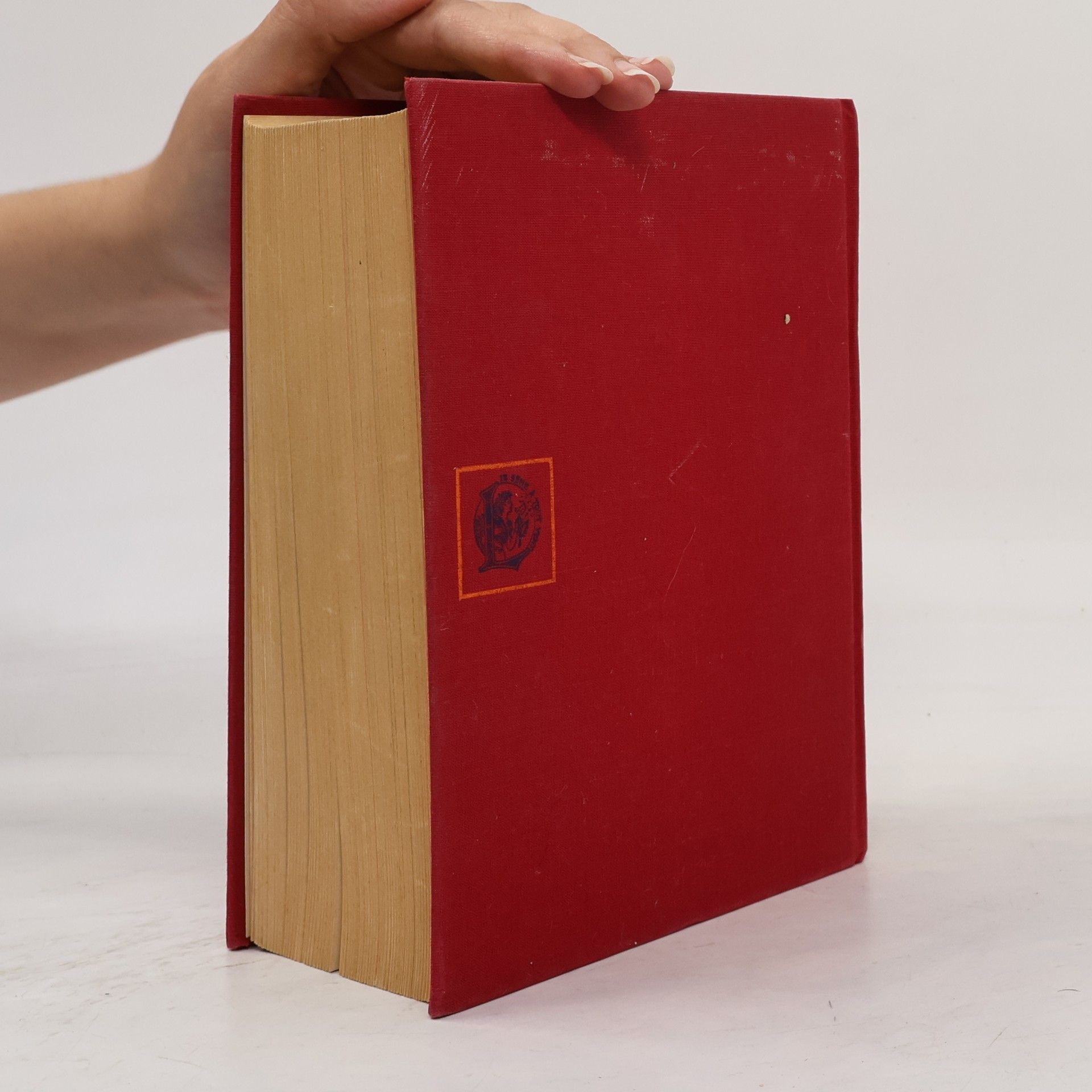 Auteurscollectief Petit Larousse illustré, 1976 : 71 000 articles, 5535 illustrations en noir, 215 cartes en noir, 56 pages en couleurs, dont 26 hors-texte cartographiques, et un atlas en couleurs à la fin de l'ouvrage