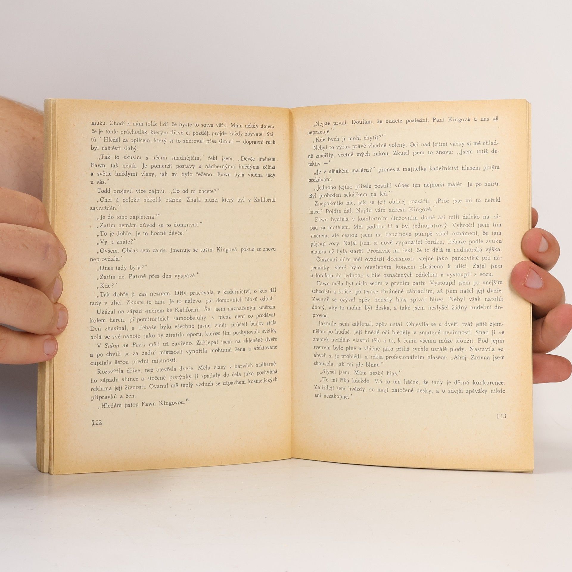 Ross Macdonald Bíle pruhovaný pohřební vůz