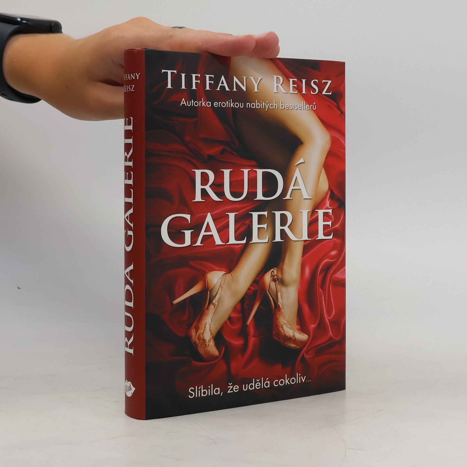 Tiffany Reisz Rudá galerie