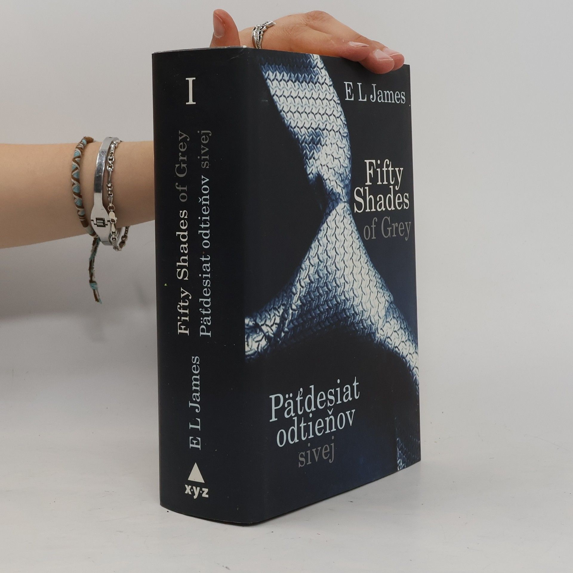 E. L. James Päťdesiat odtieňov sivej