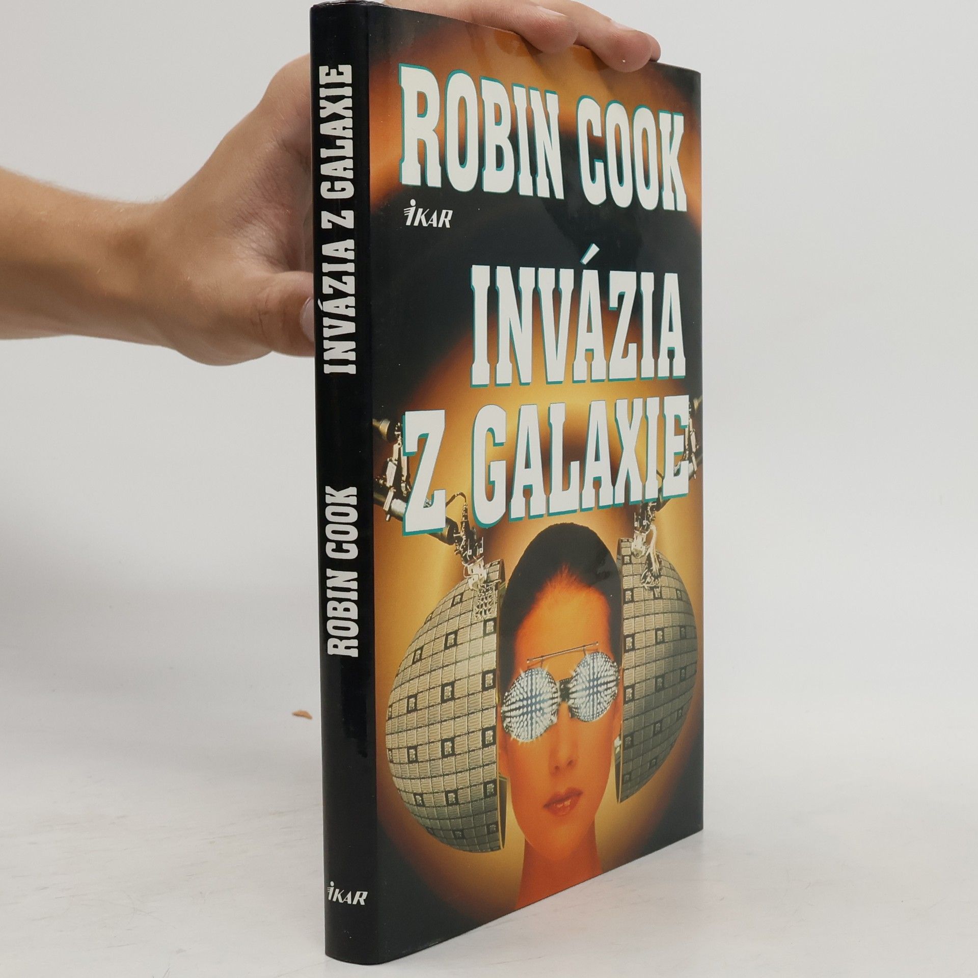 Robin Cook Invázia z galaxie