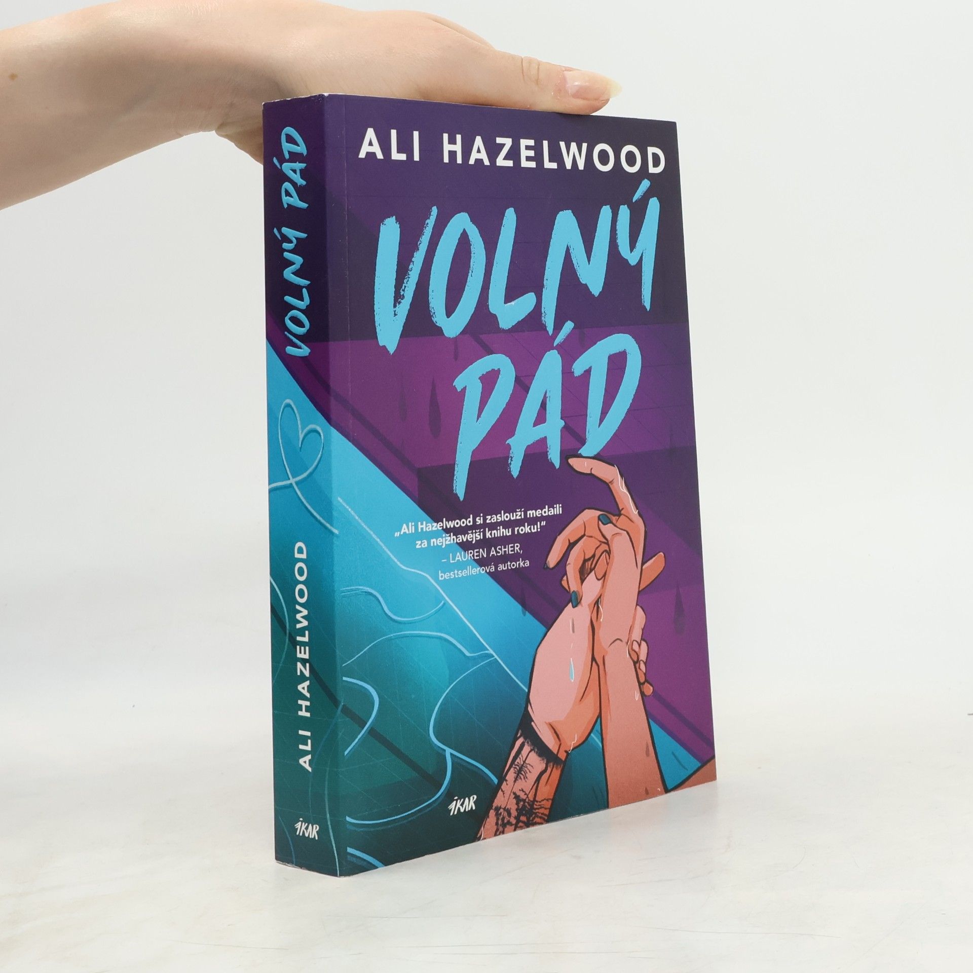 Ali Hazelwood Volný pád
