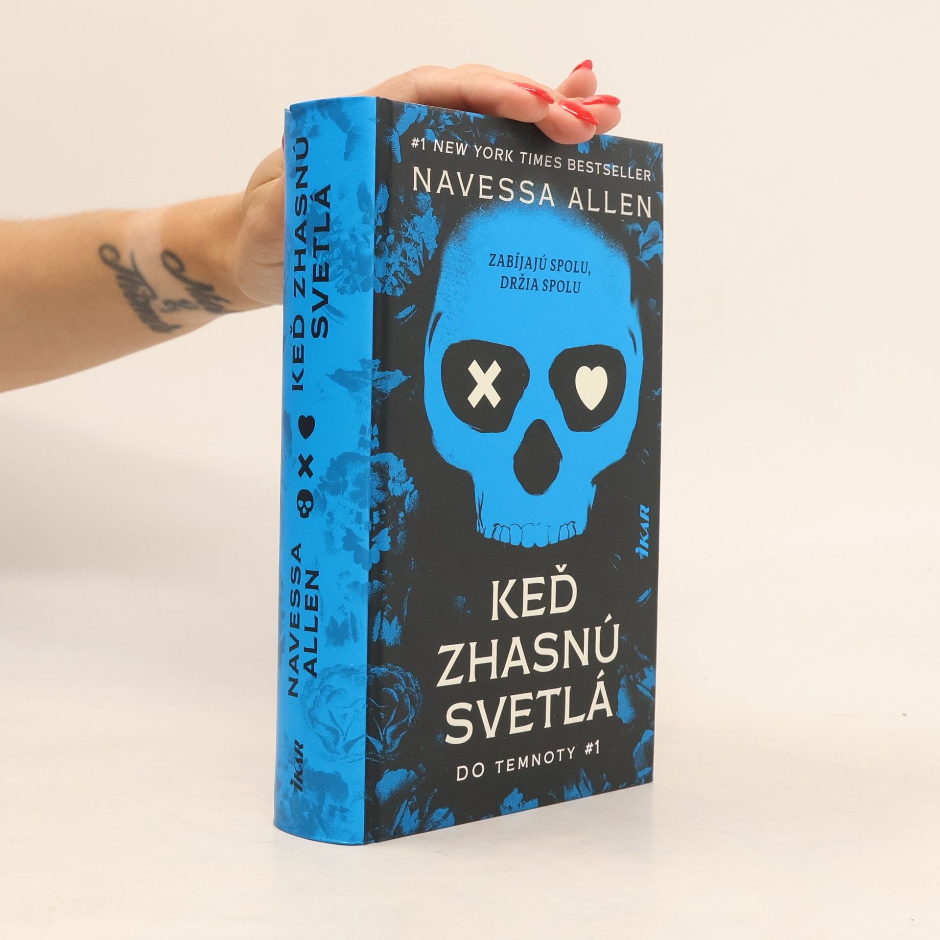 Navessa Allen Keď zhasnú svetlá