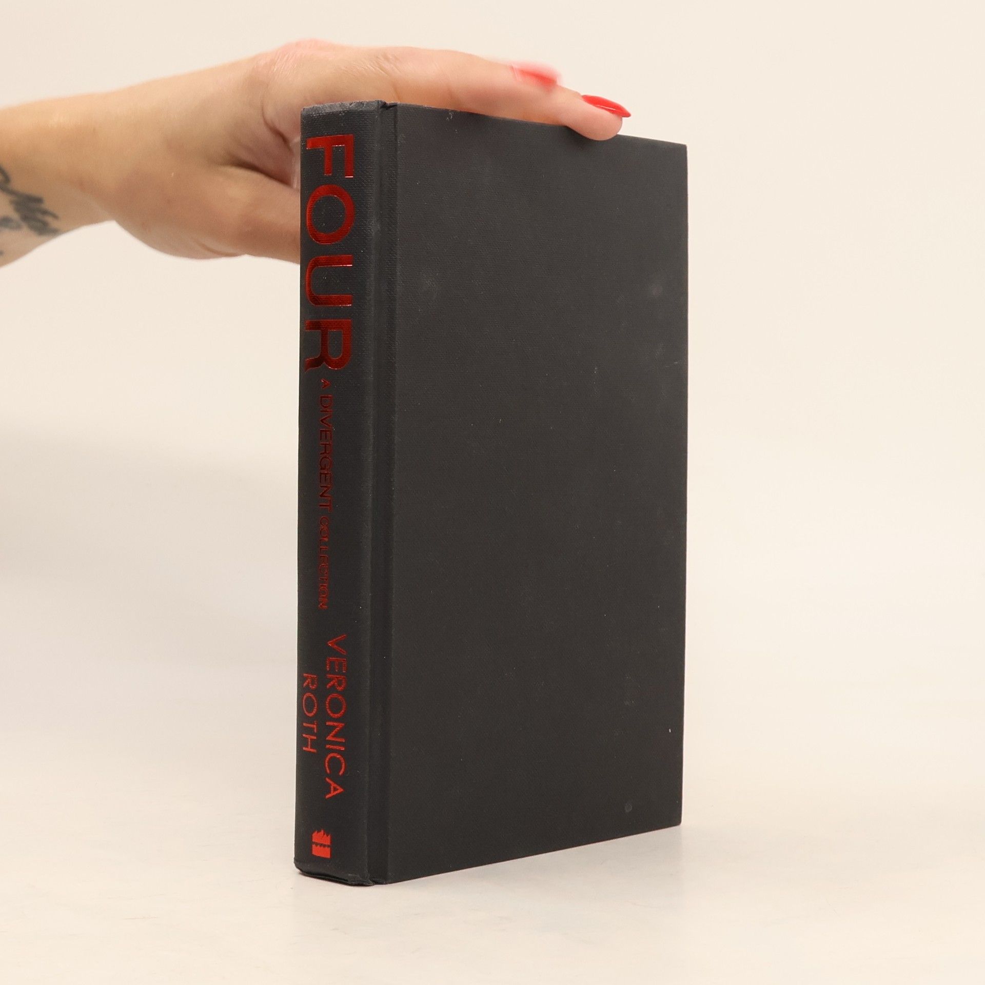Veronica Roth Four : a Divergent collection