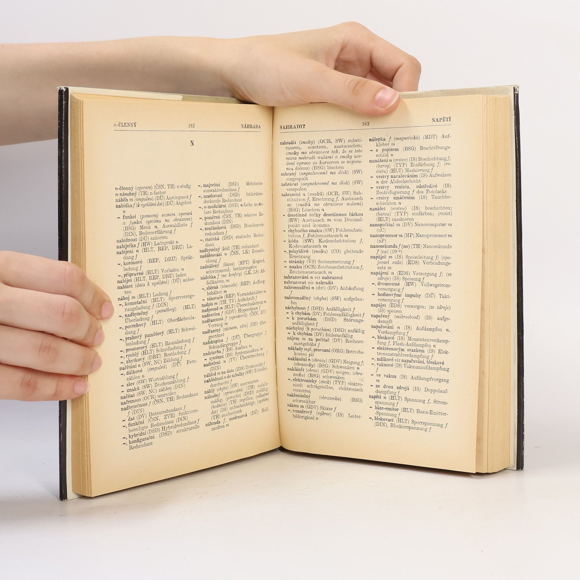 Oldřich Minihofer Česko-německý slovník výpočetní techniky = Tschechisch-deutsches Wörterbuch der Datentechnik