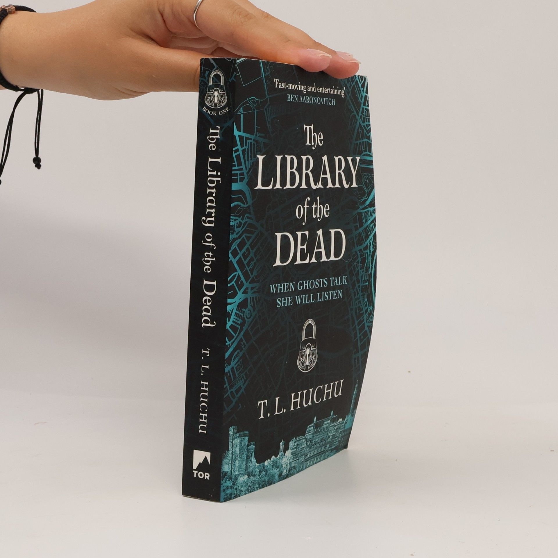 Tendai Huchu The Library of the Dead