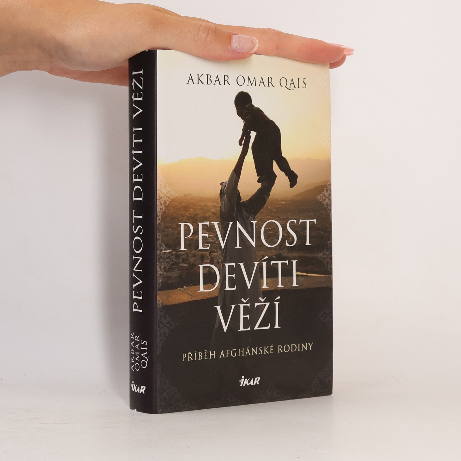 Qais Akbar Omar Pevnost devíti věží