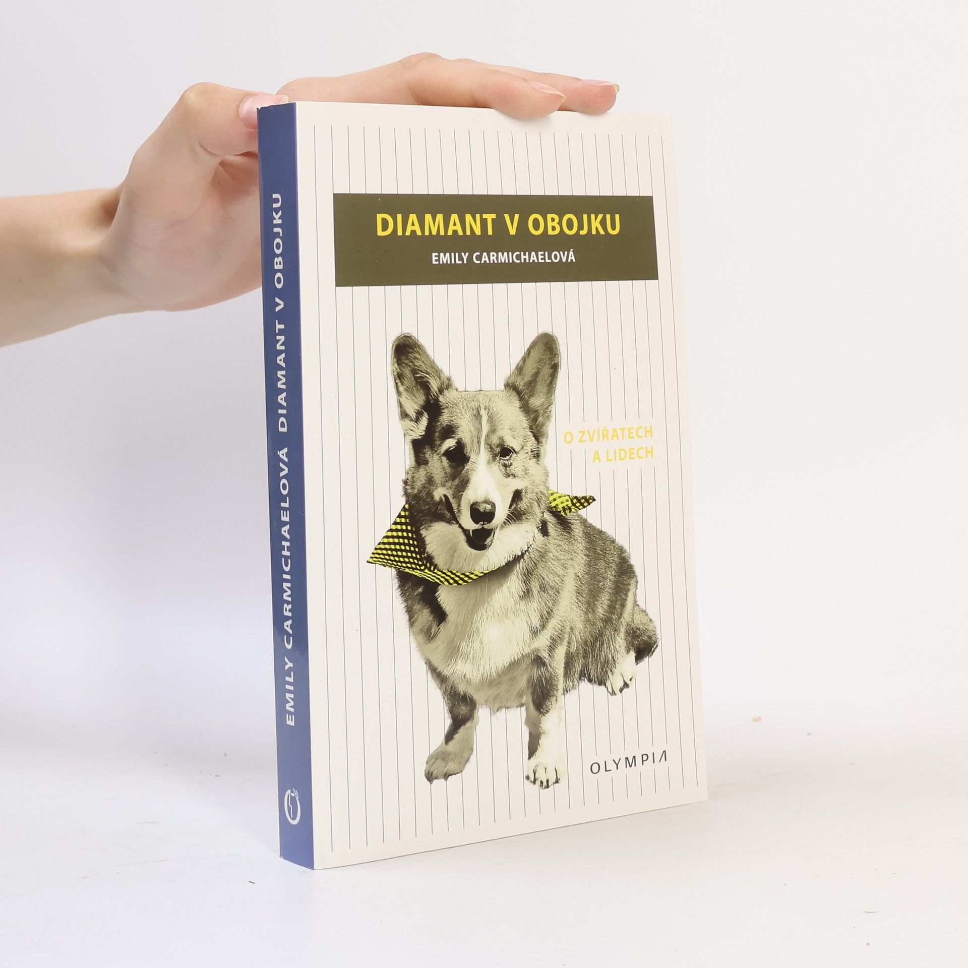 Emily Carmichael Diamant v obojku