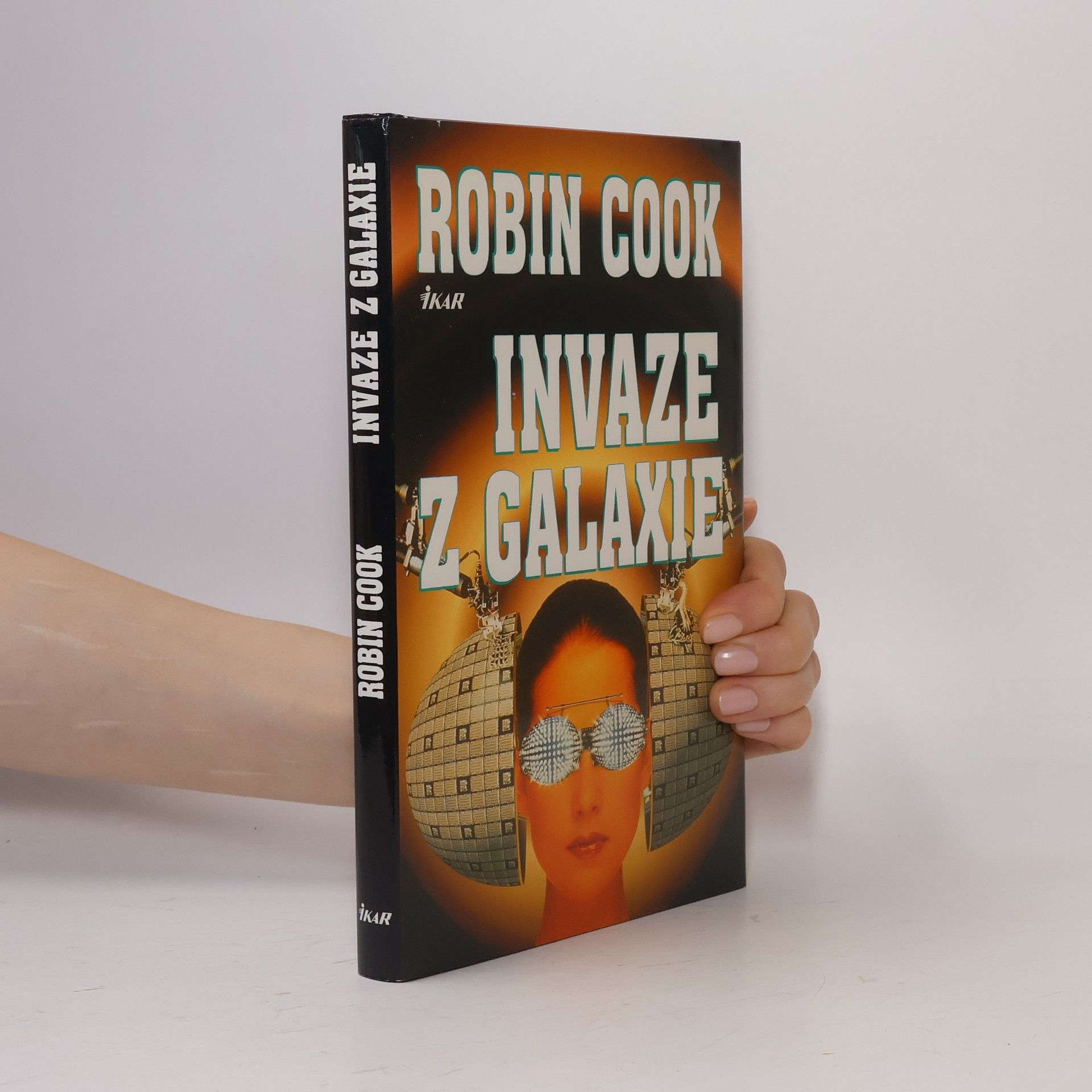 Robin Cook Invaze z galaxie