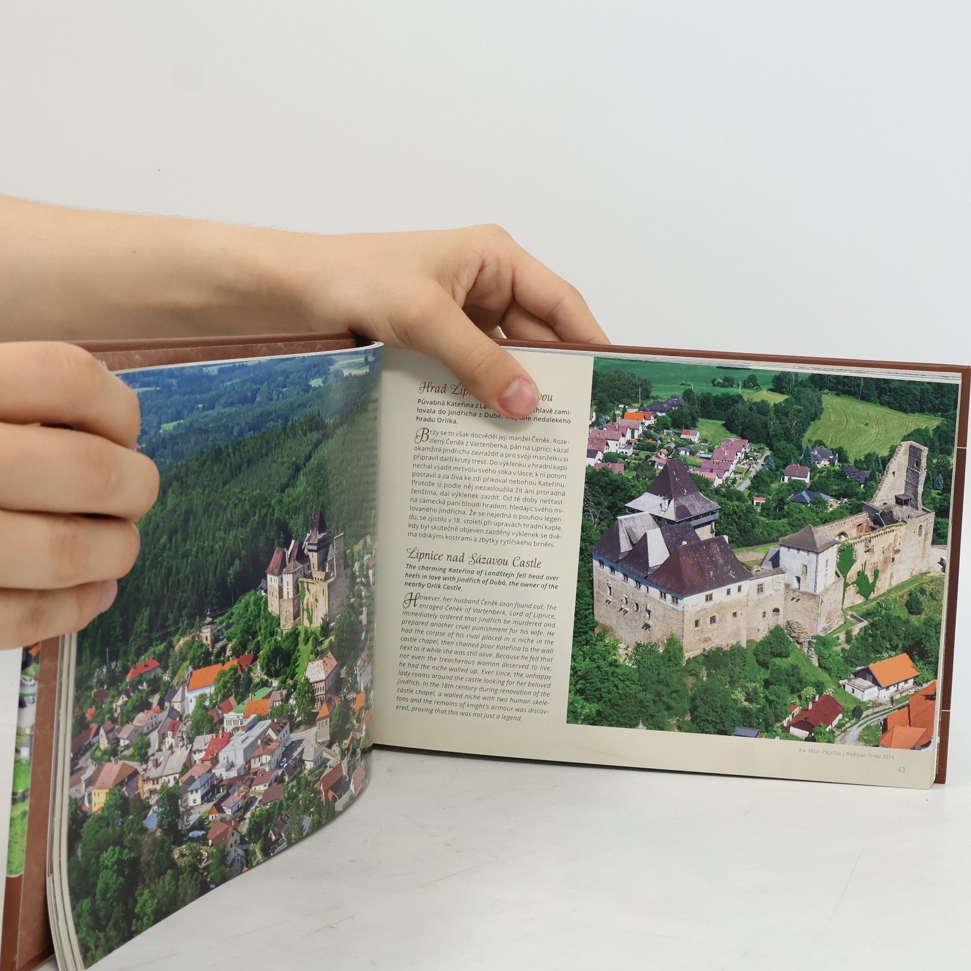 Radka Srněnská České hrady a zámky z nebe. 3. díl, Východní Čechy = Czech castles and châteaux from heaven. Part 3, East Bohemia