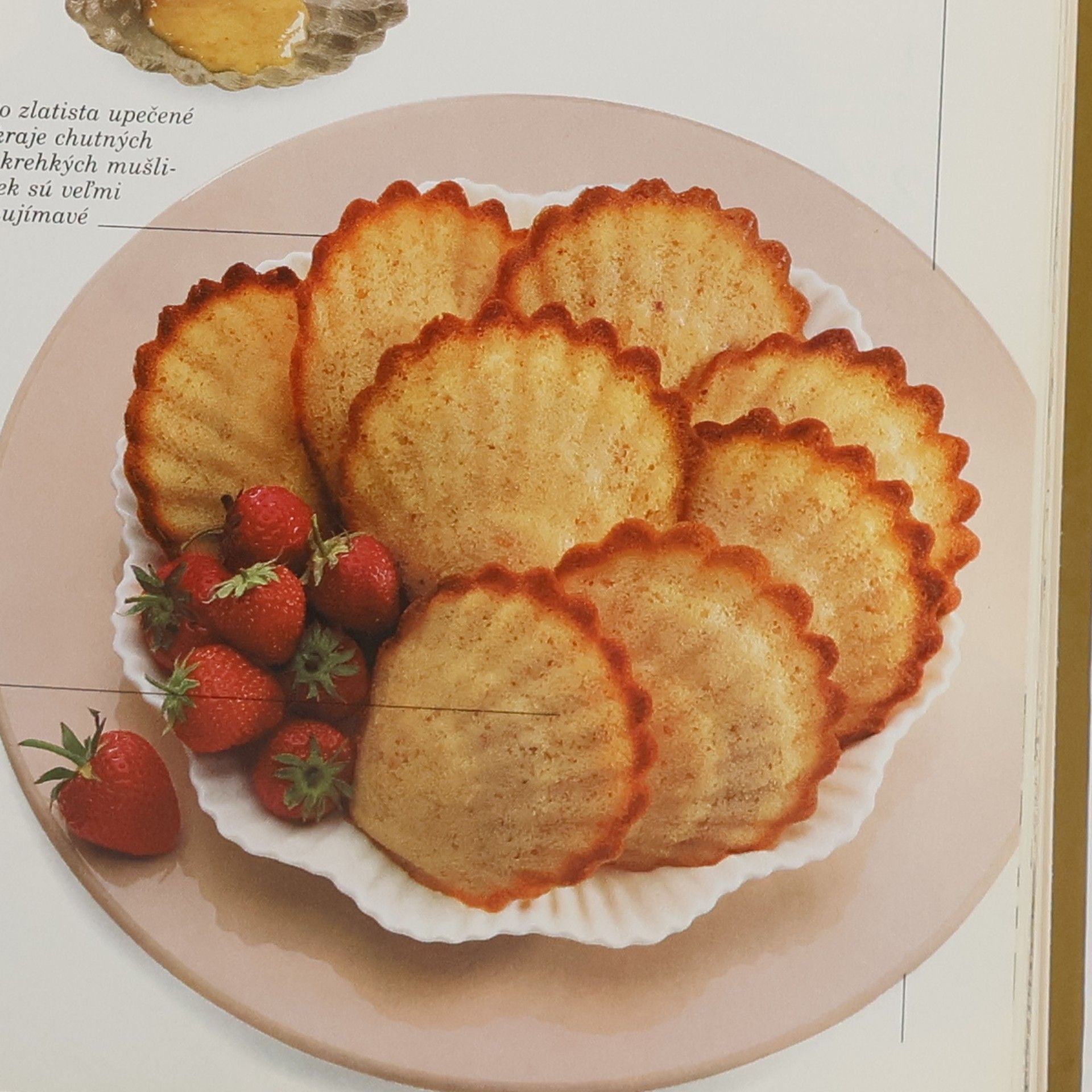 Mary Berry Zlatá kniha Mary Berryovej Dezerty a cukrovinky : vyše 200 názorných receptov na každú príležitosť
