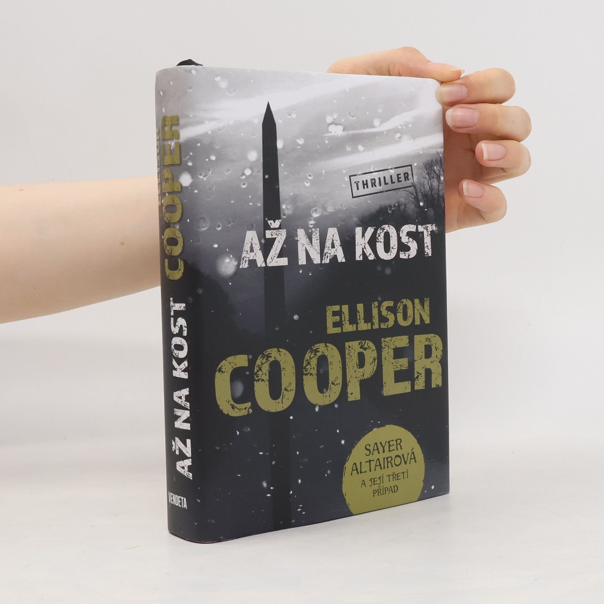 Ellison Cooper Až na kost