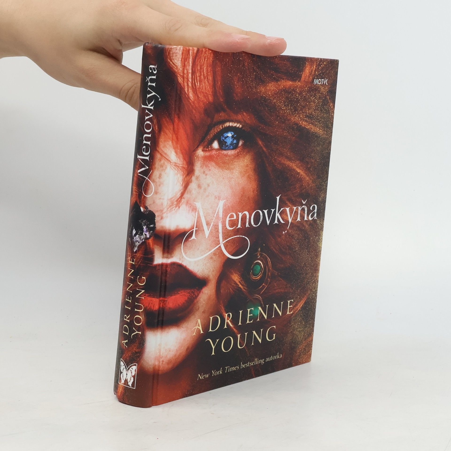 Adrienne Young Menovkyňa