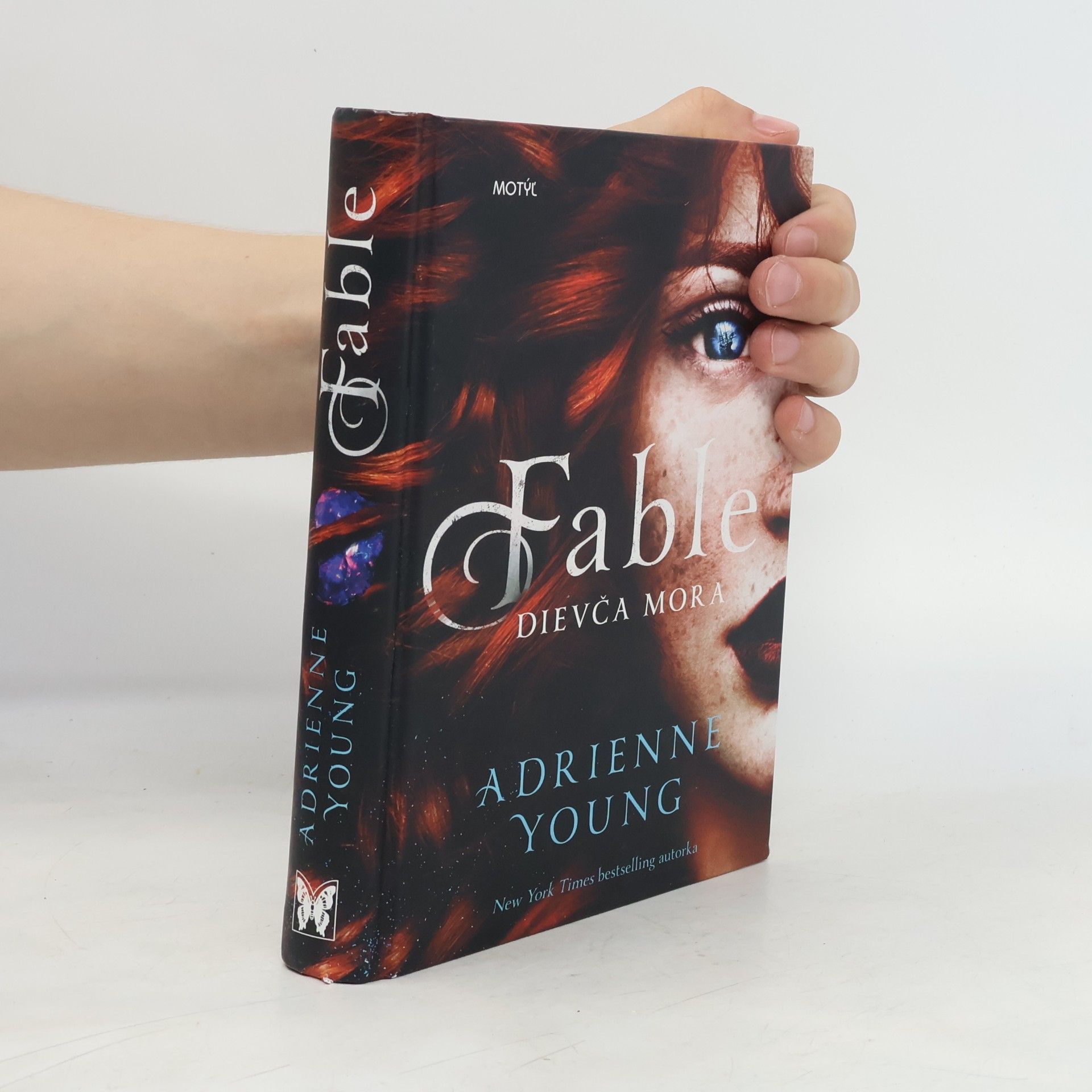 Adrienne Young Fable. Dievča mora