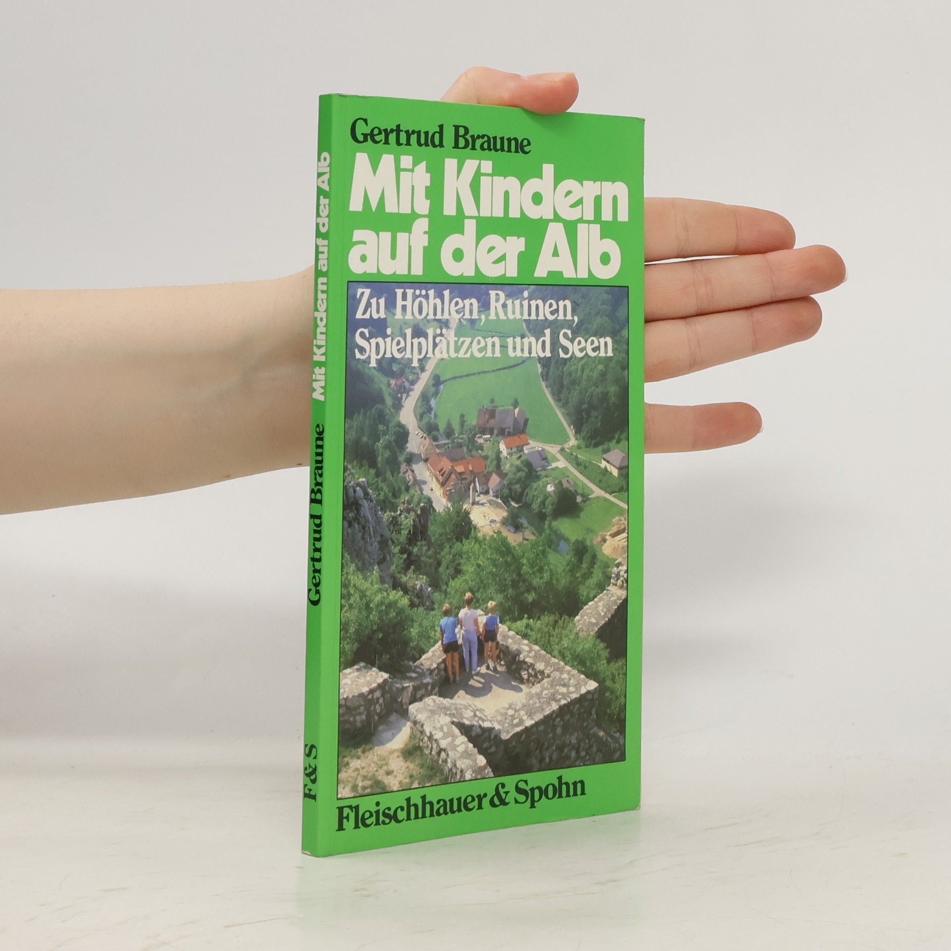 Gertrud Braune Mit Kindern auf der Alb