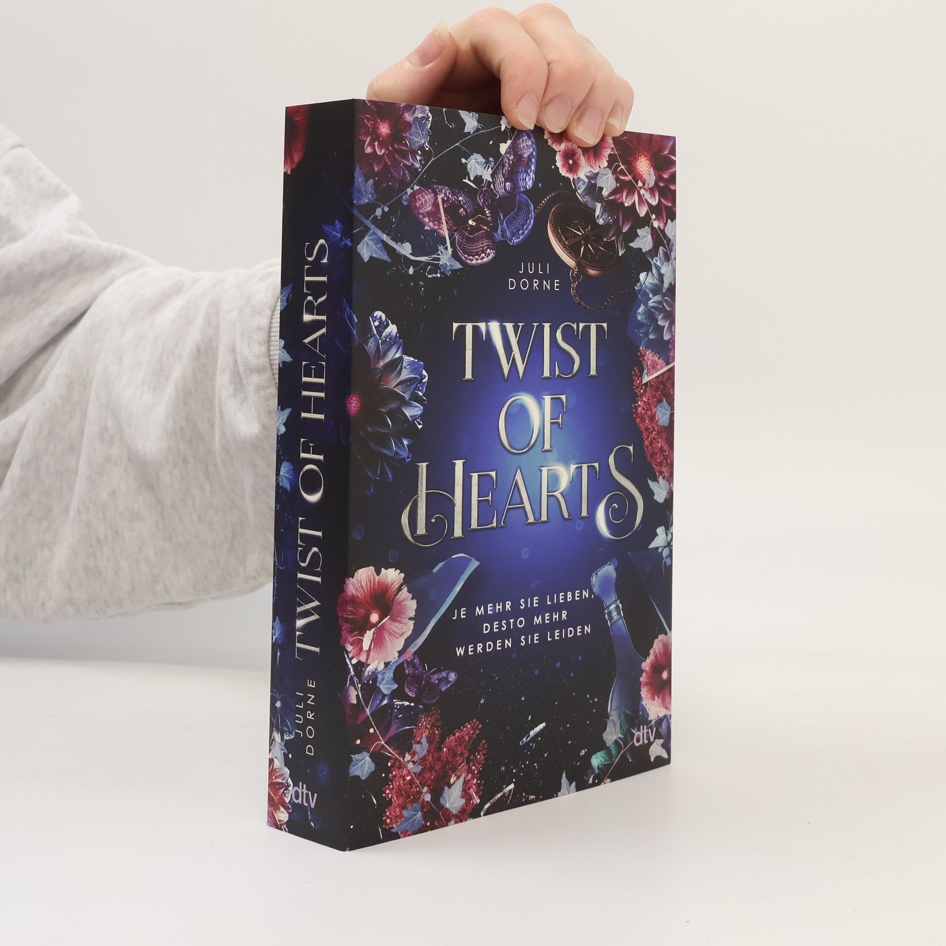 Juli Dorne Twist of Hearts