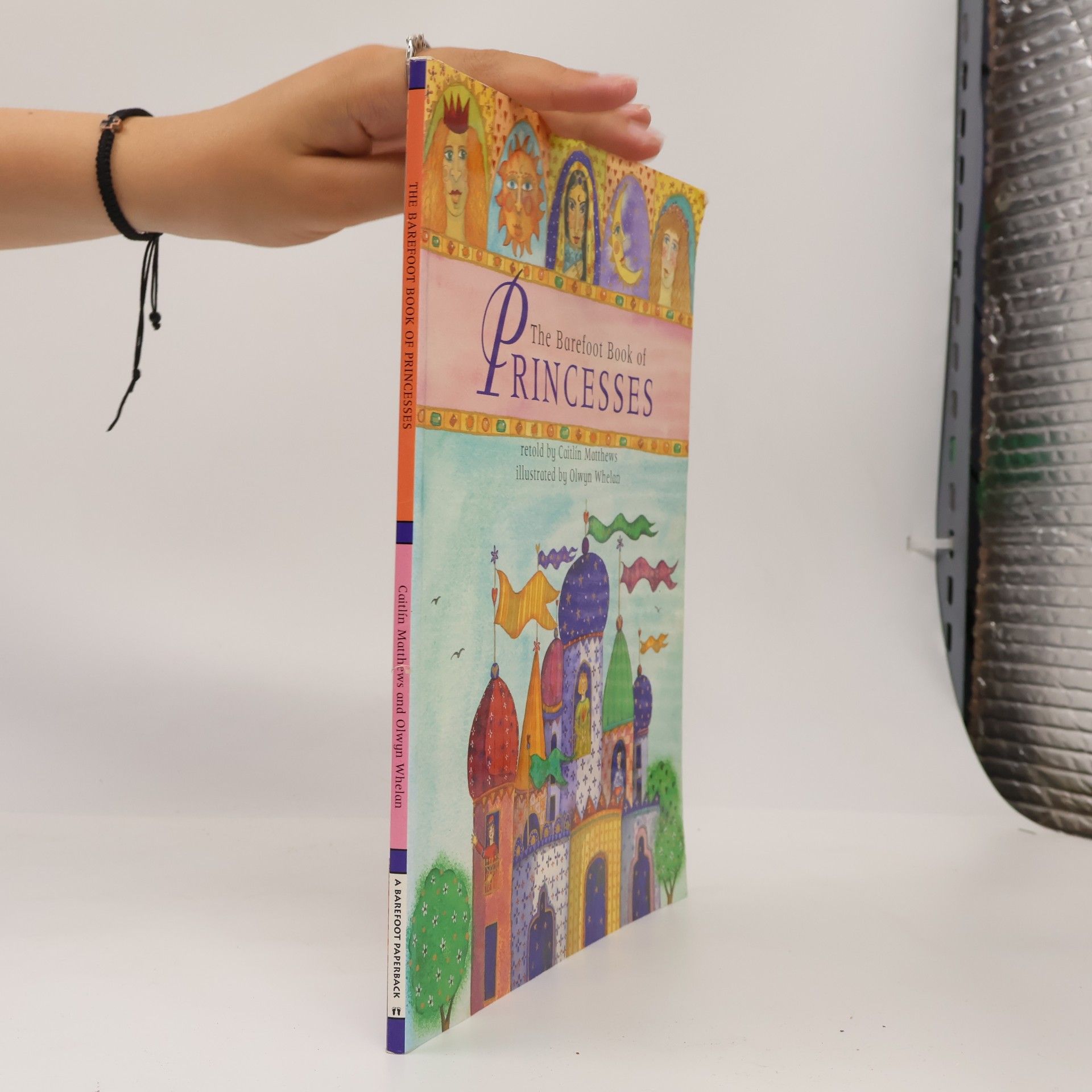 Olwyn Whelan The Barefoot Book of Princesses