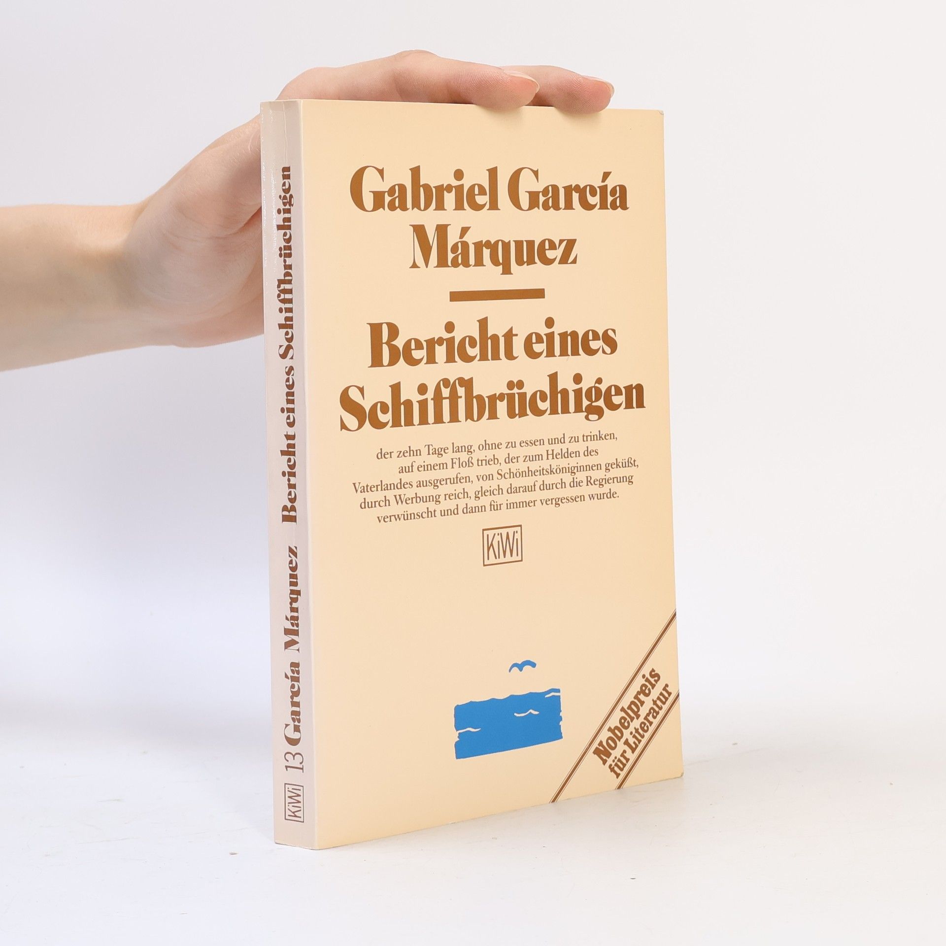 Gabriel García Márquez Bericht eines Schiffbrüchigen, der zehn Tage lang, ohne zu essen und zu trinken, auf einem Floss trieb, der zum Helden des Vaterlandes ausgerufen, von Schönheitsköniginnen geküsst, durch Werbung reich, gleich darauf durch die Regierung verwünscht und dann für immer vergessen wurde