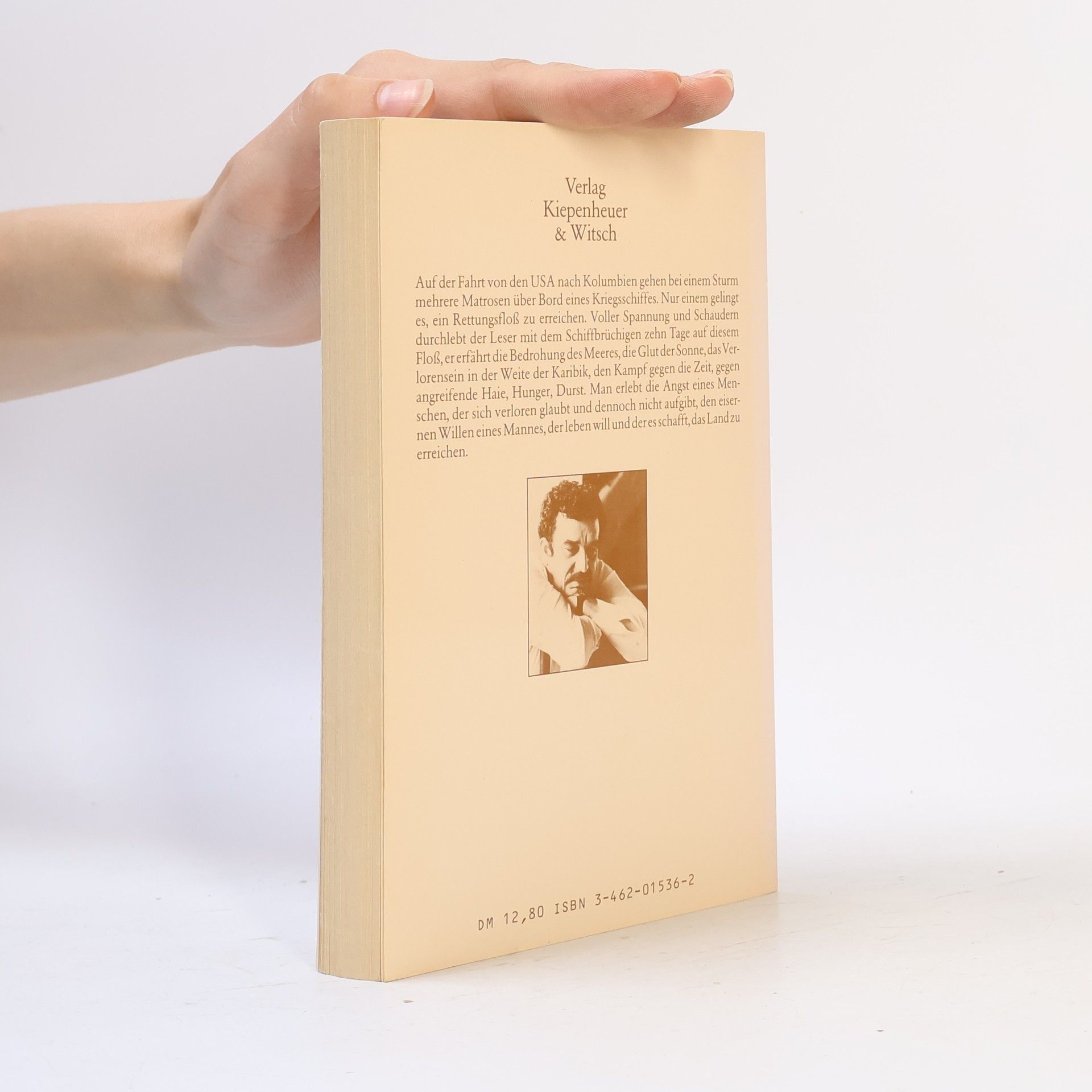 Gabriel García Márquez Bericht eines Schiffbrüchigen, der zehn Tage lang, ohne zu essen und zu trinken, auf einem Floss trieb, der zum Helden des Vaterlandes ausgerufen, von Schönheitsköniginnen geküsst, durch Werbung reich, gleich darauf durch die Regierung verwünscht und dann für immer vergessen wurde