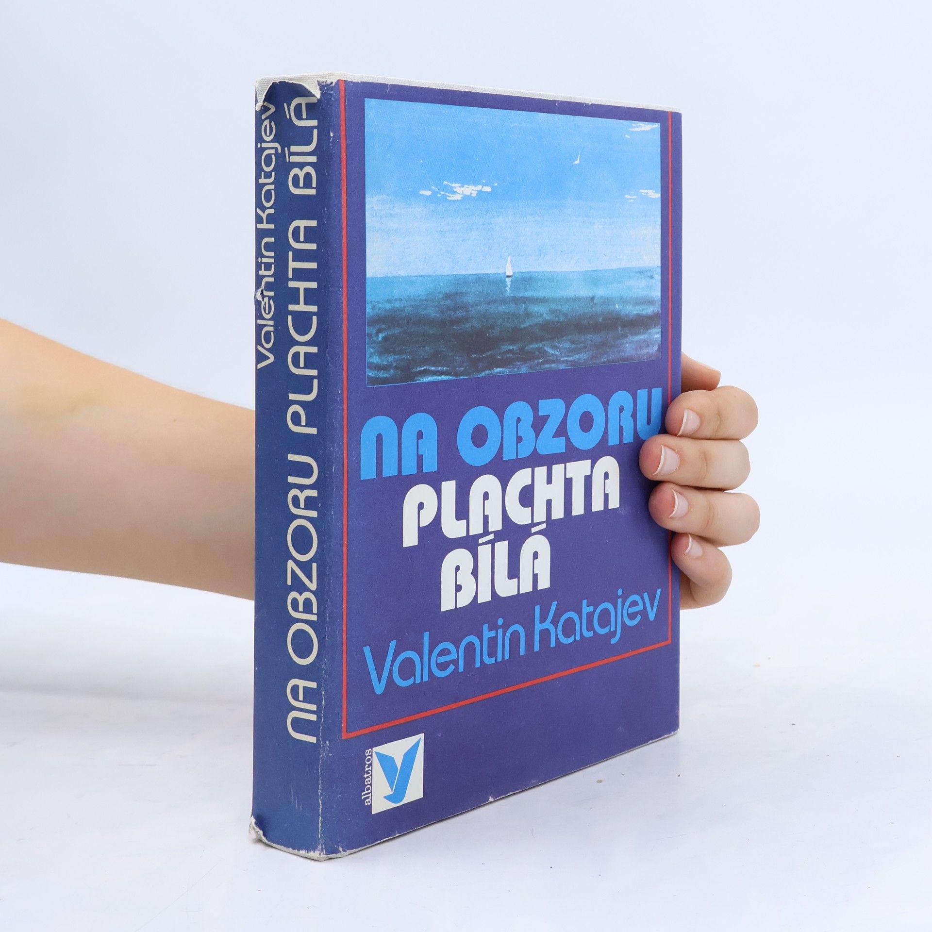 Valentin Petrovič Katajev Na obzoru plachta bílá
