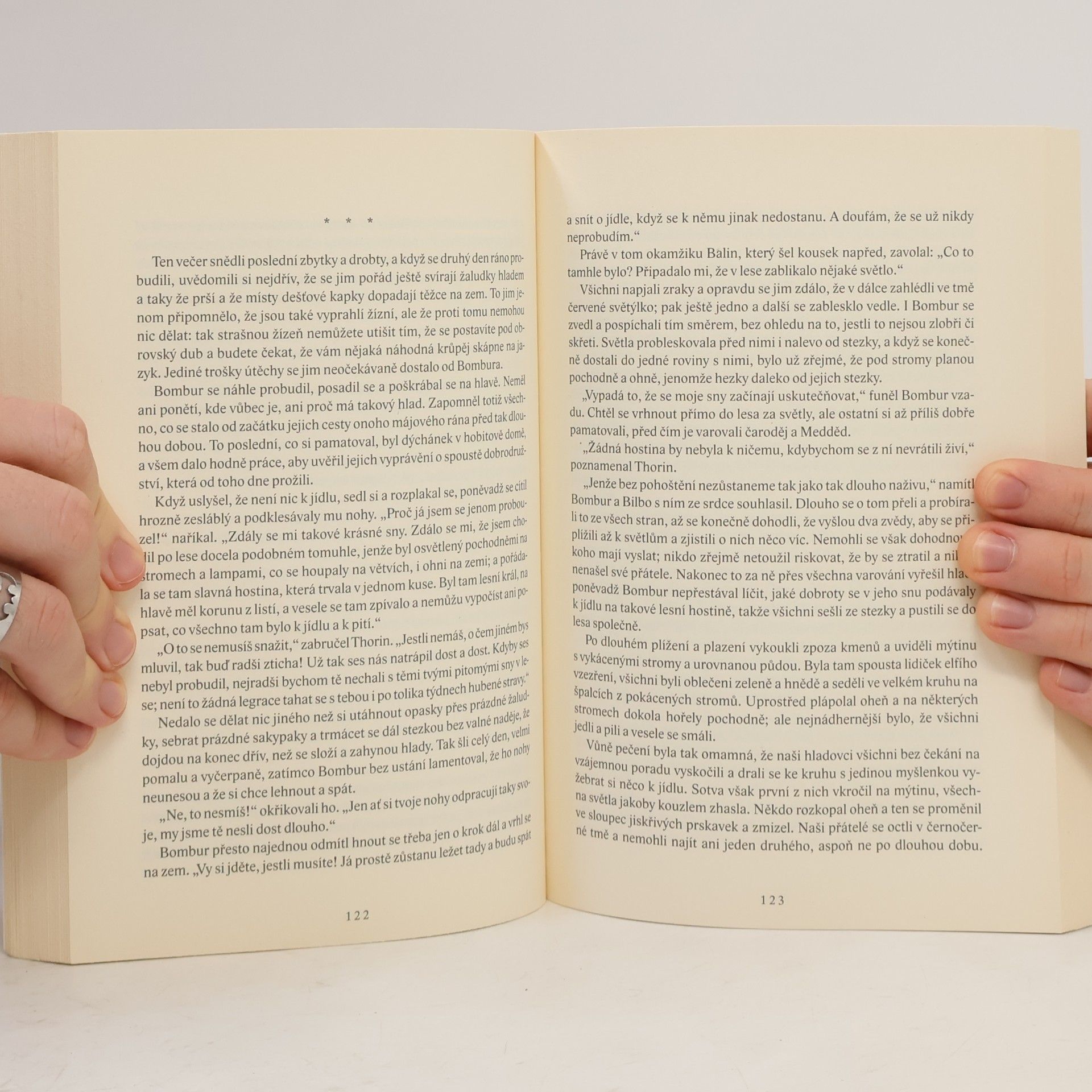 J. R. R. Tolkien Hobit, aneb, Cesta tam a zase zpátky