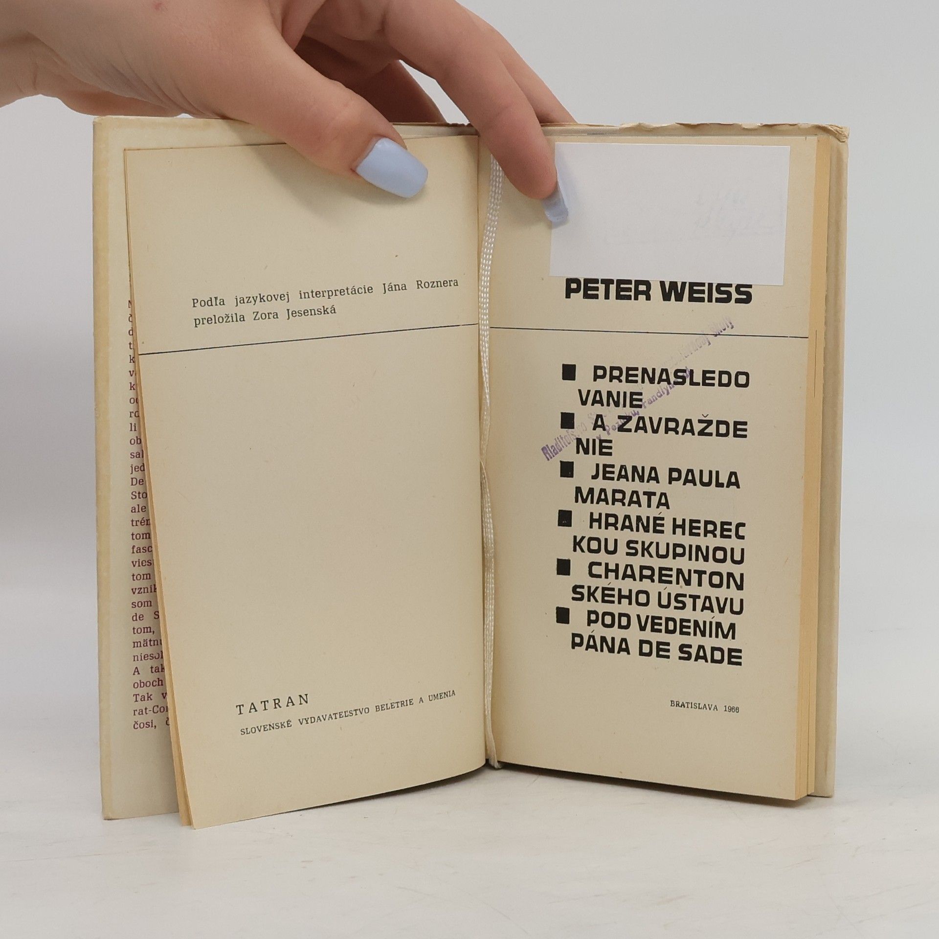 Peter Weiss Prenasledovanie a zavraždenie Jeana Paula Marata, hrané hereckou skupinou charentonského ústavu pod vedením pána de Sade