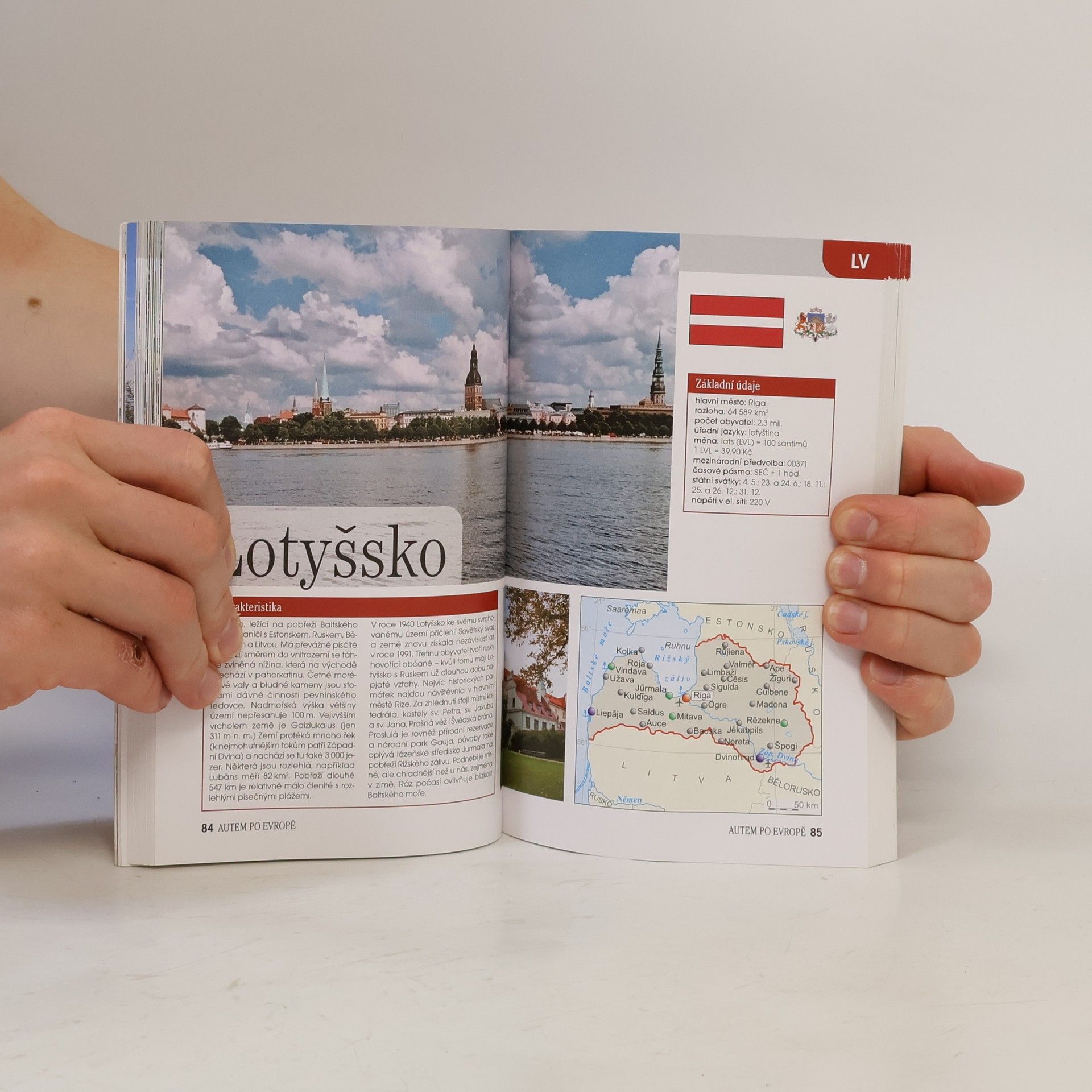 Kolektiv autorů Autem po Evropě : [nenahraditelné informace pro řidiče]