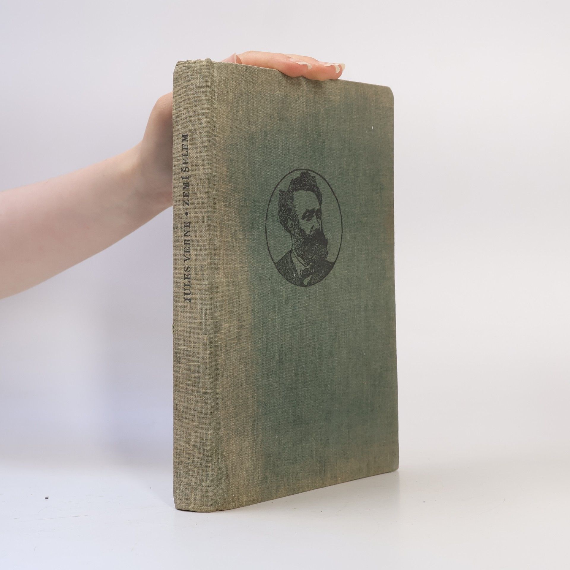 Jules Verne Zemí šelem