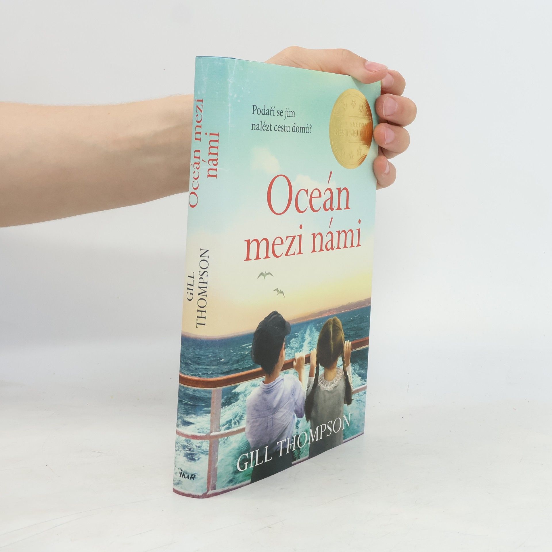 Gill Thompson Oceán mezi námi