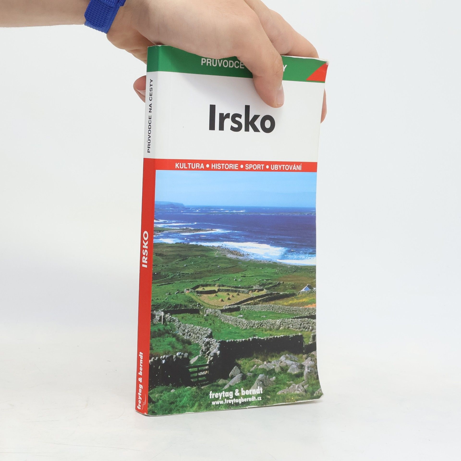 Jan Pergler Irsko. Podrobné a přehledné informace o historii, kultuře, přírodě a turistickém zázemí Norska. 136 barevných snímků, 1 přehledná mapa zemí, 8 map oblastí, 4 plány měst
