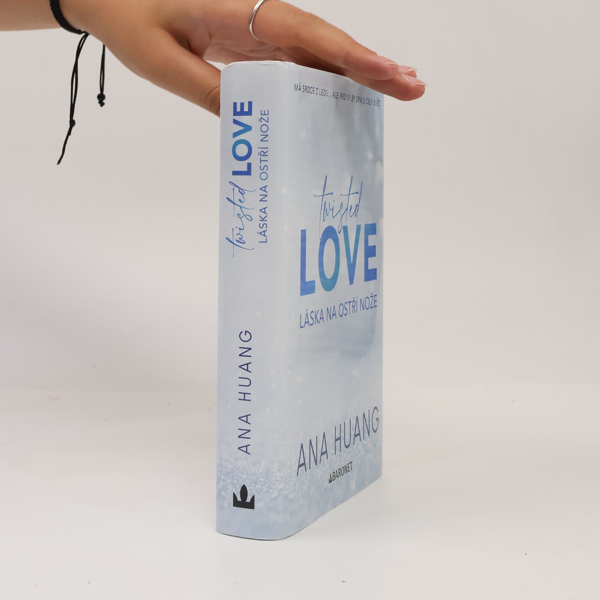 Ana Huang Twisted love. Láska na ostří nože