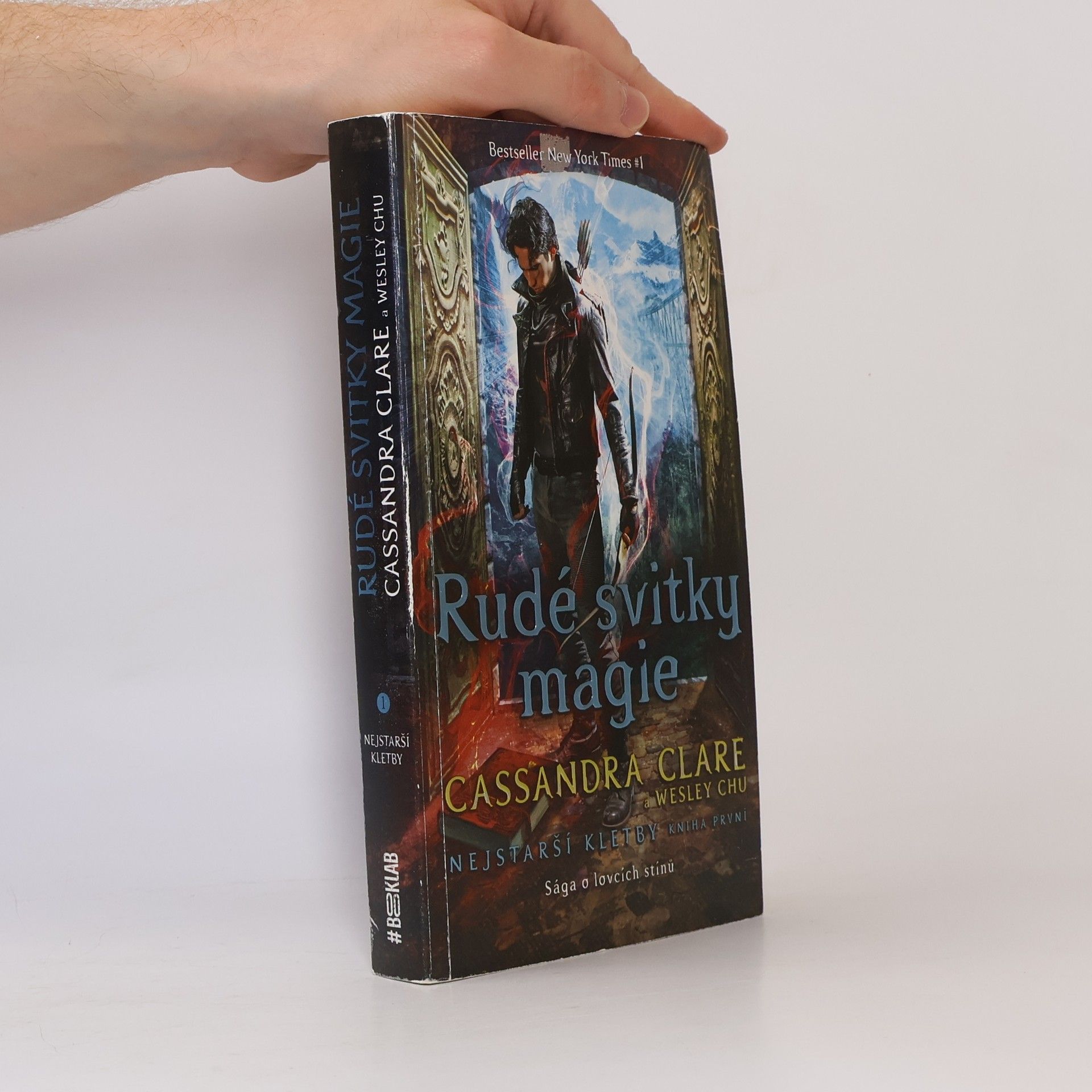 Cassandra Clare Nejstarší kletby. Kniha první, Rudé svitky magie