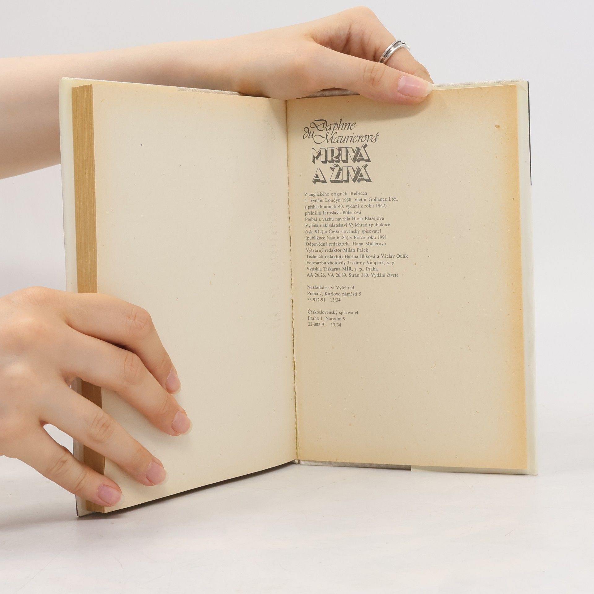 Daphne du Maurier Mrtvá a živá