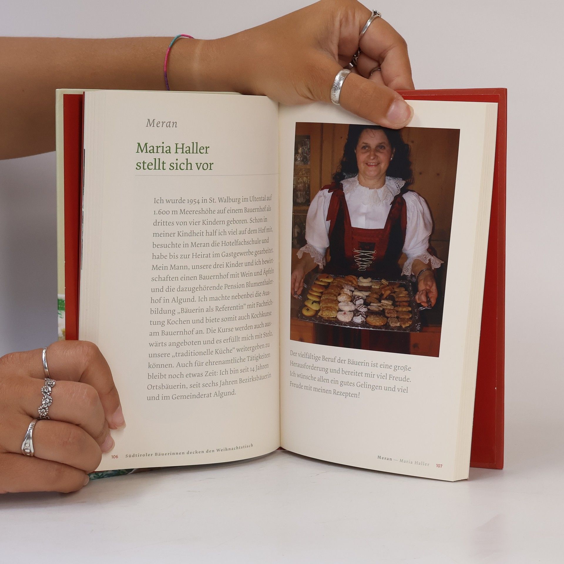 Rosmarie Innerebner Südtiroler Bäuerinnen decken den Weihnachtstisch