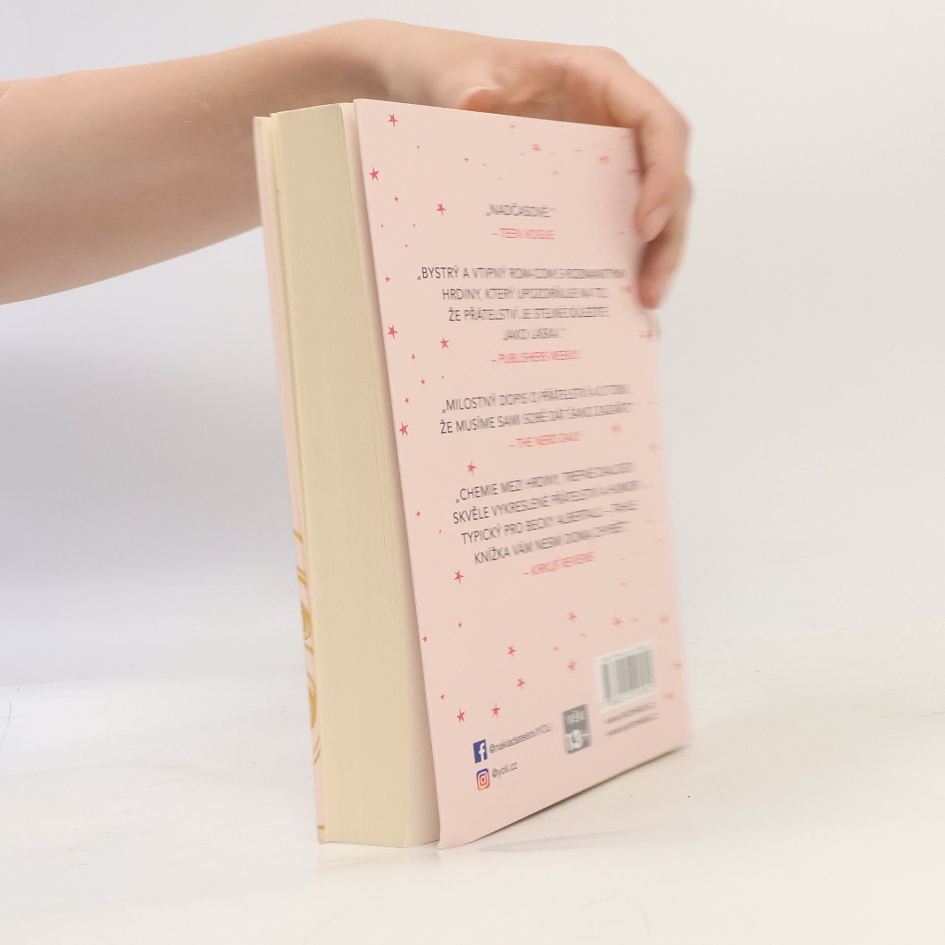 Becky Albertalli Kate v záři reflektorů