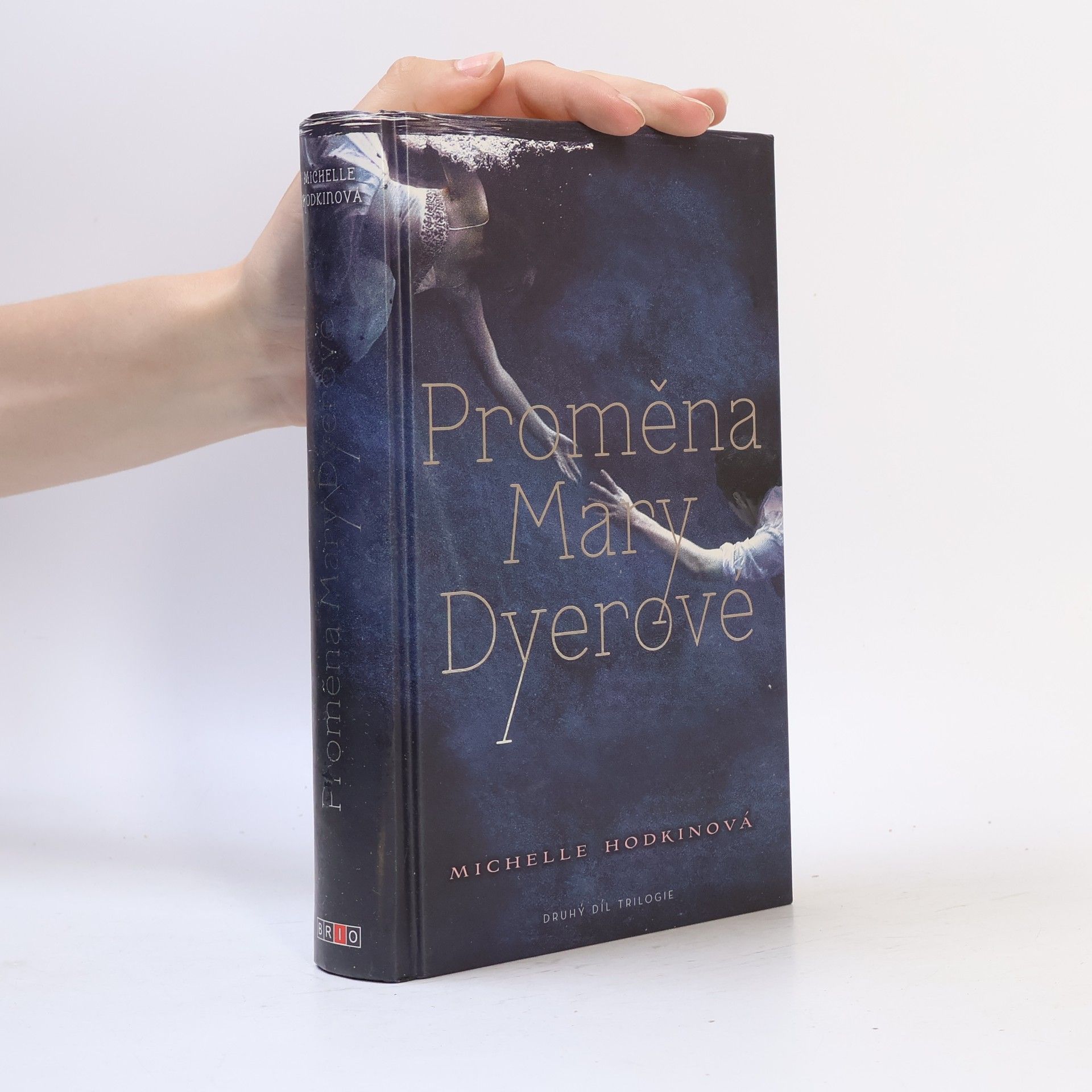 Michelle Hodkin Proměna Mary Dyerové