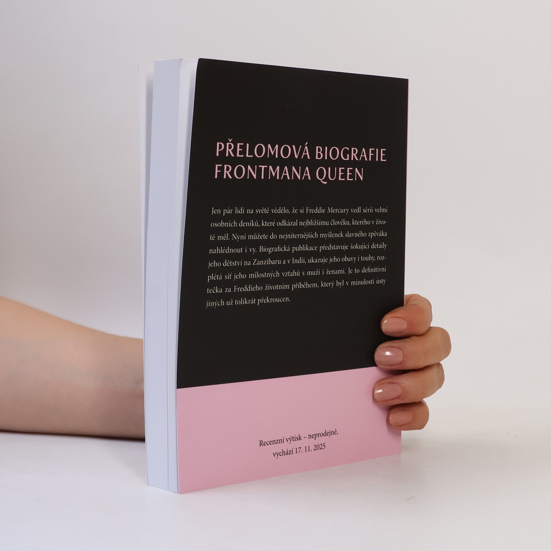 Lesley-Ann Jones S láskou, Freddie