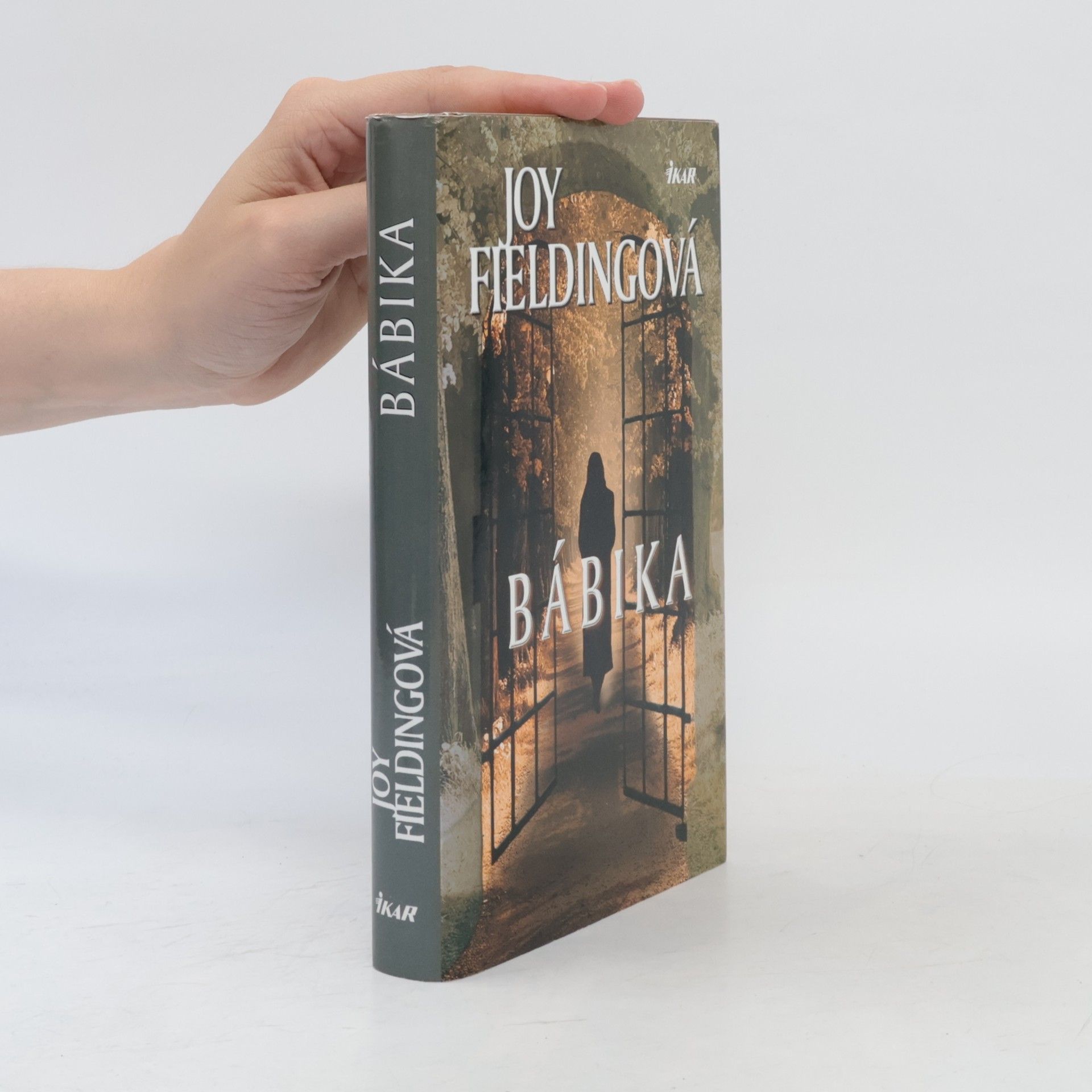 Joy Fielding Bábika