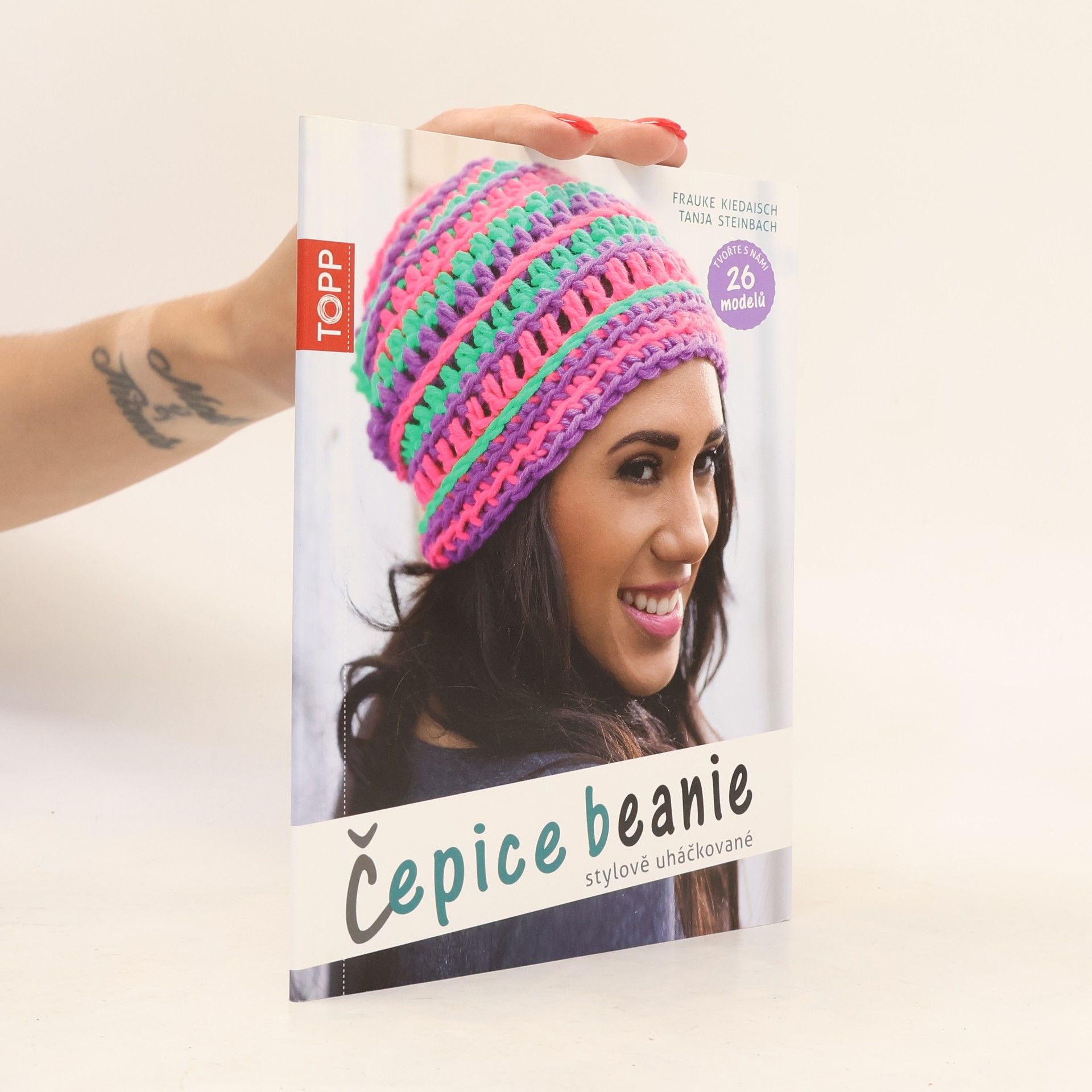Tanja Steinbach Čepice beanie stylově uháčkované