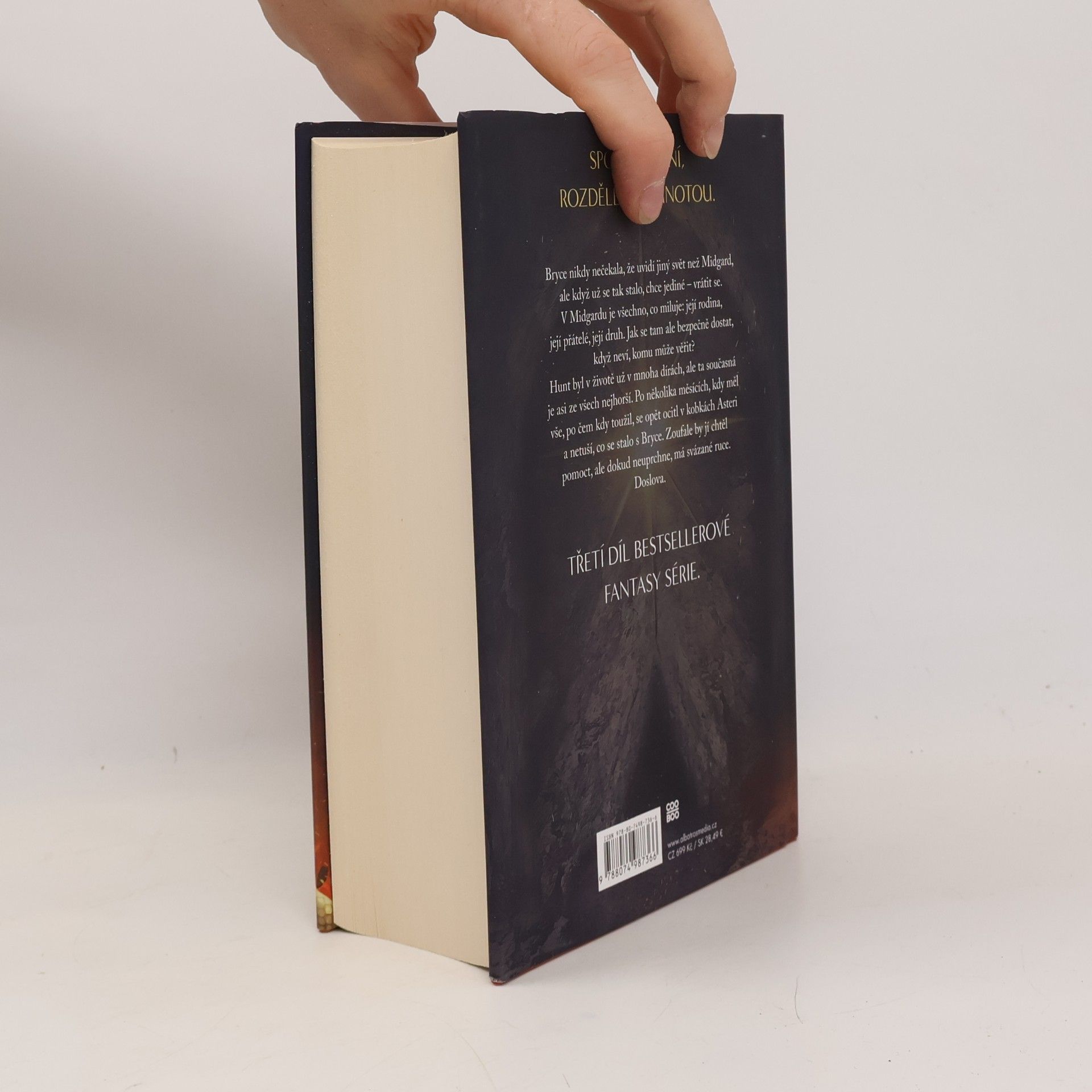 Sarah J. Maas Půlměsíční město. Rod plamene a stínu
