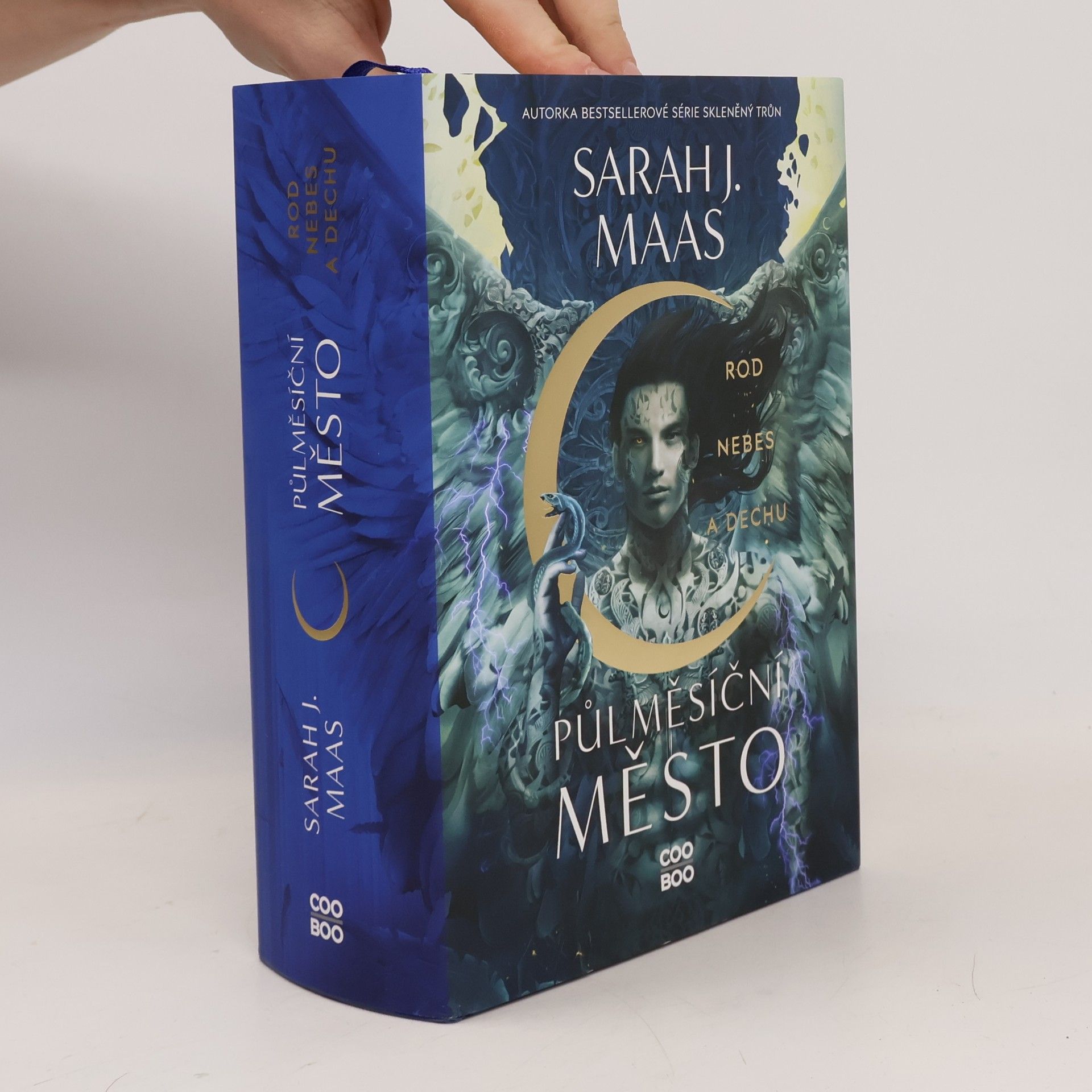 Sarah J. Maas Půlměsíční město. Rod nebes a dechu