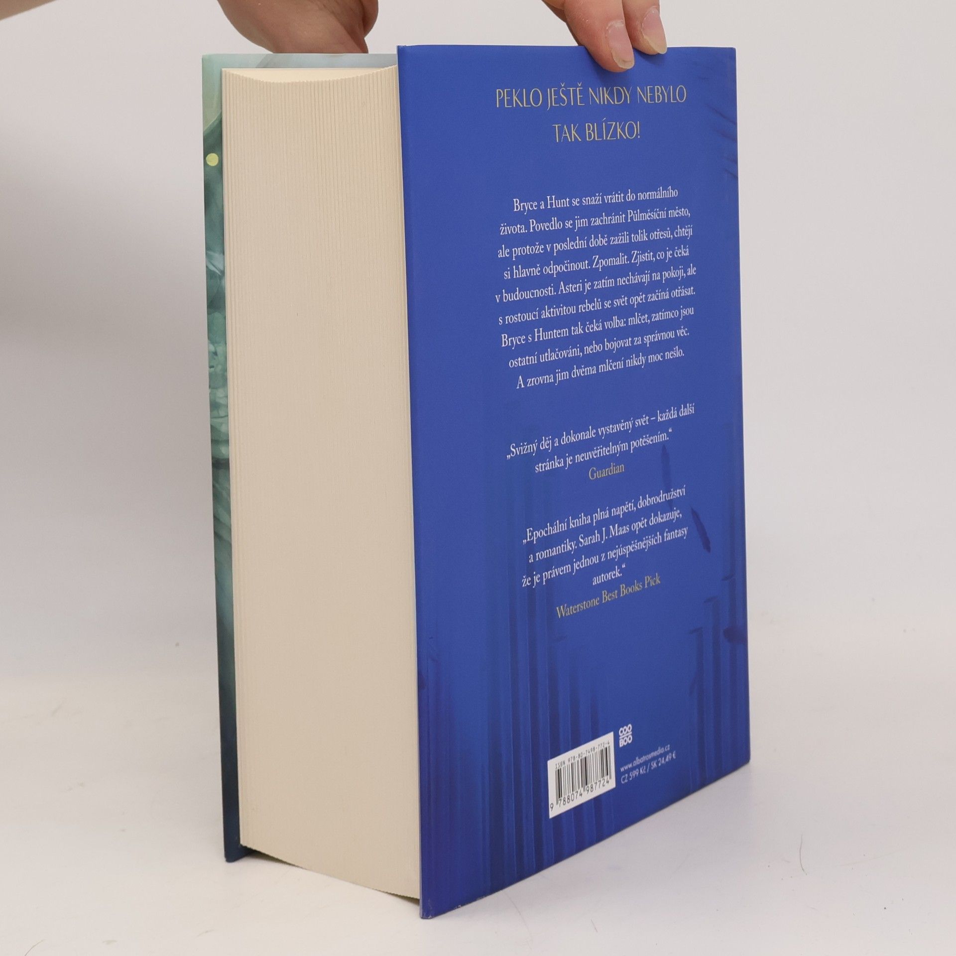 Sarah J. Maas Půlměsíční město. Rod nebes a dechu