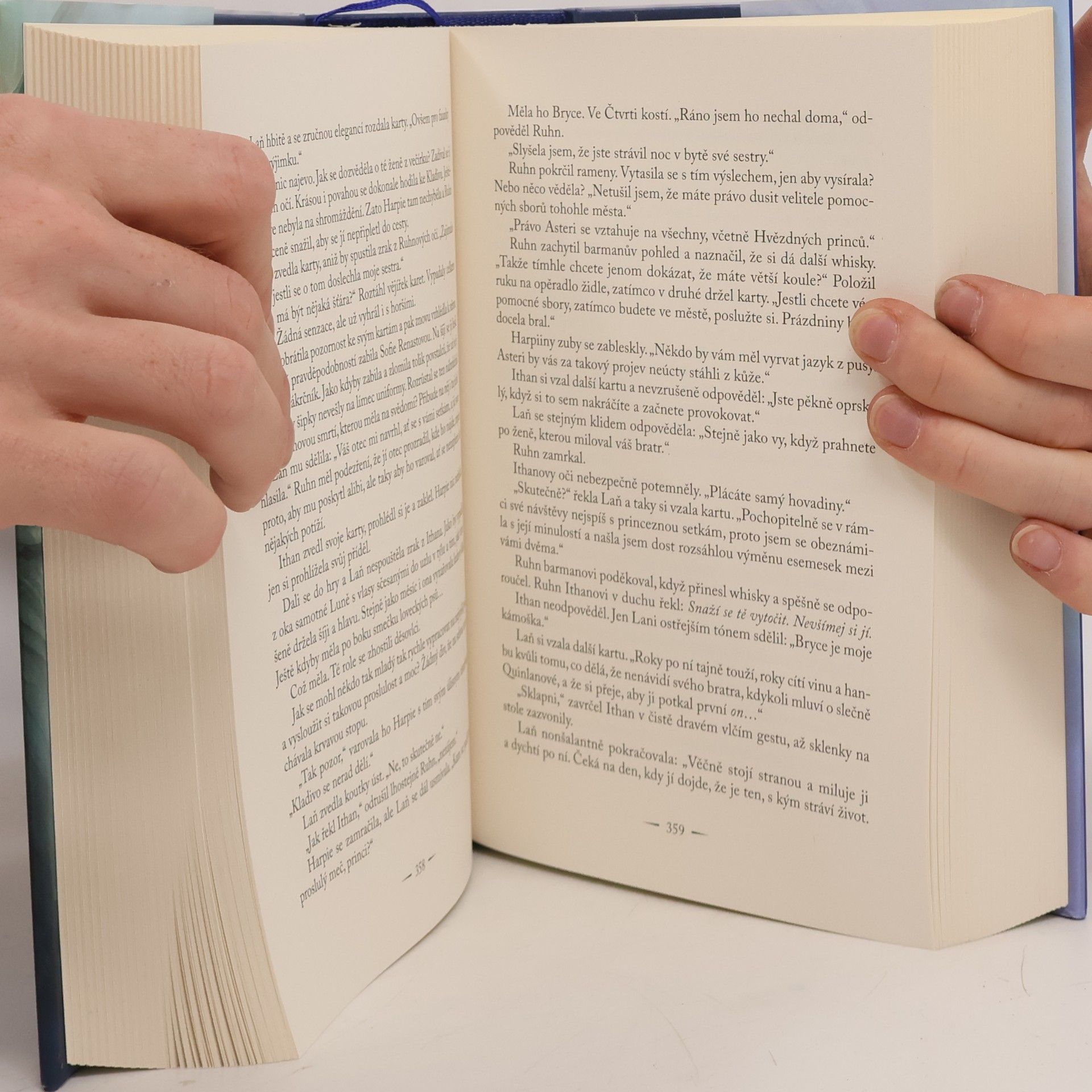 Sarah J. Maas Půlměsíční město. Rod nebes a dechu