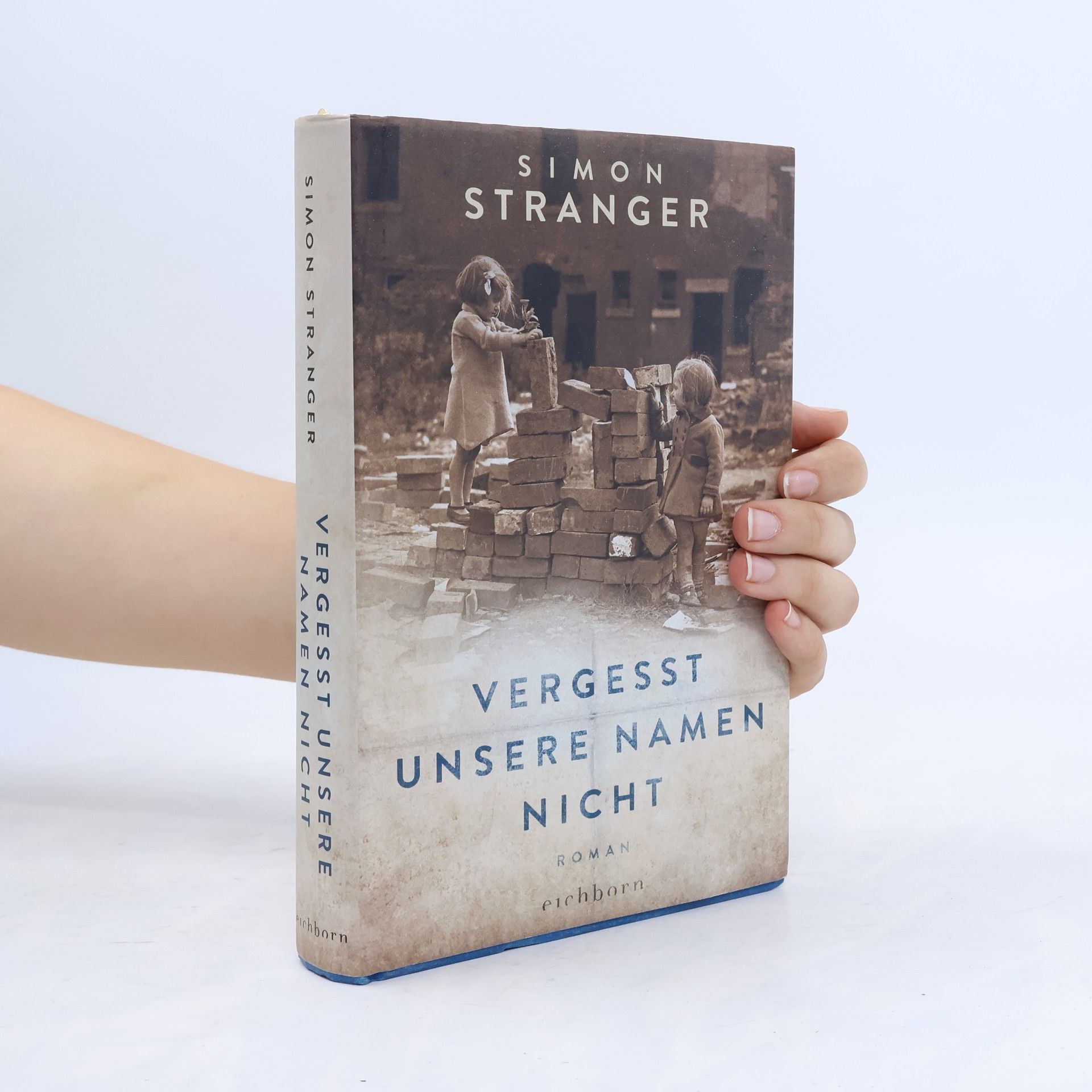 Simon Stranger Vergesst unsere Namen nicht
