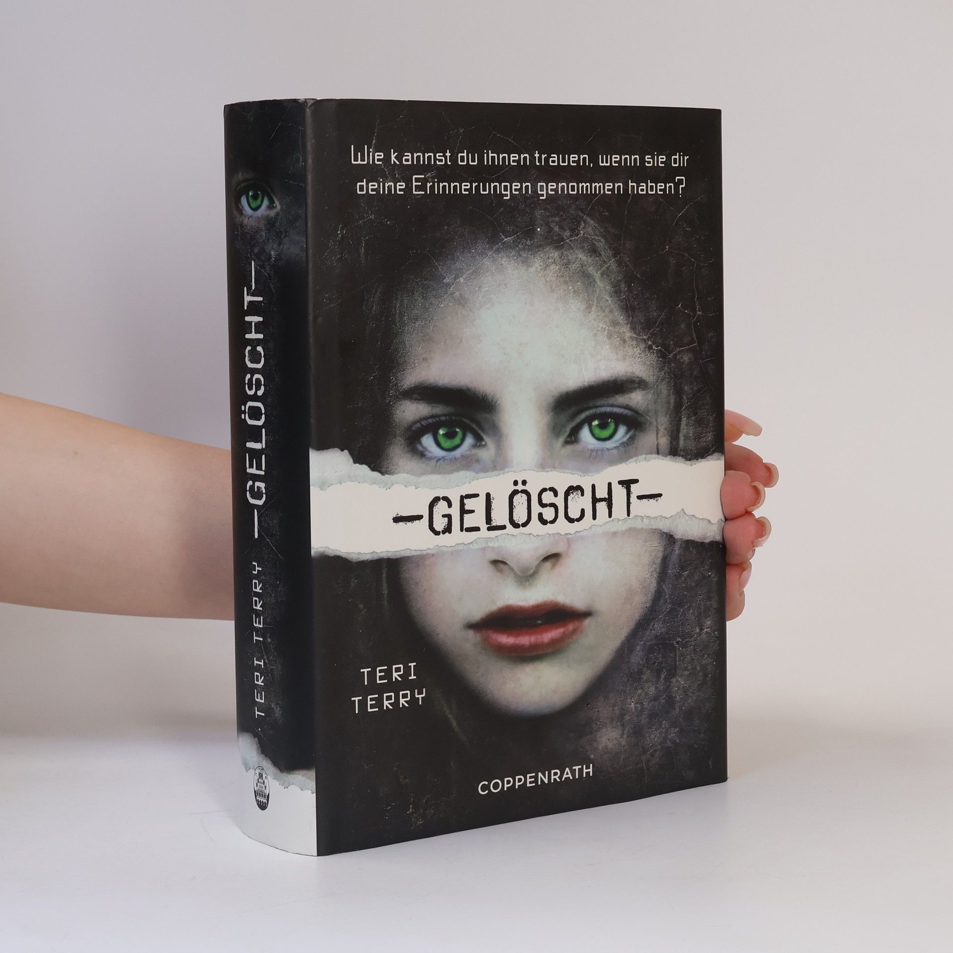 Teri Terry Gelöscht