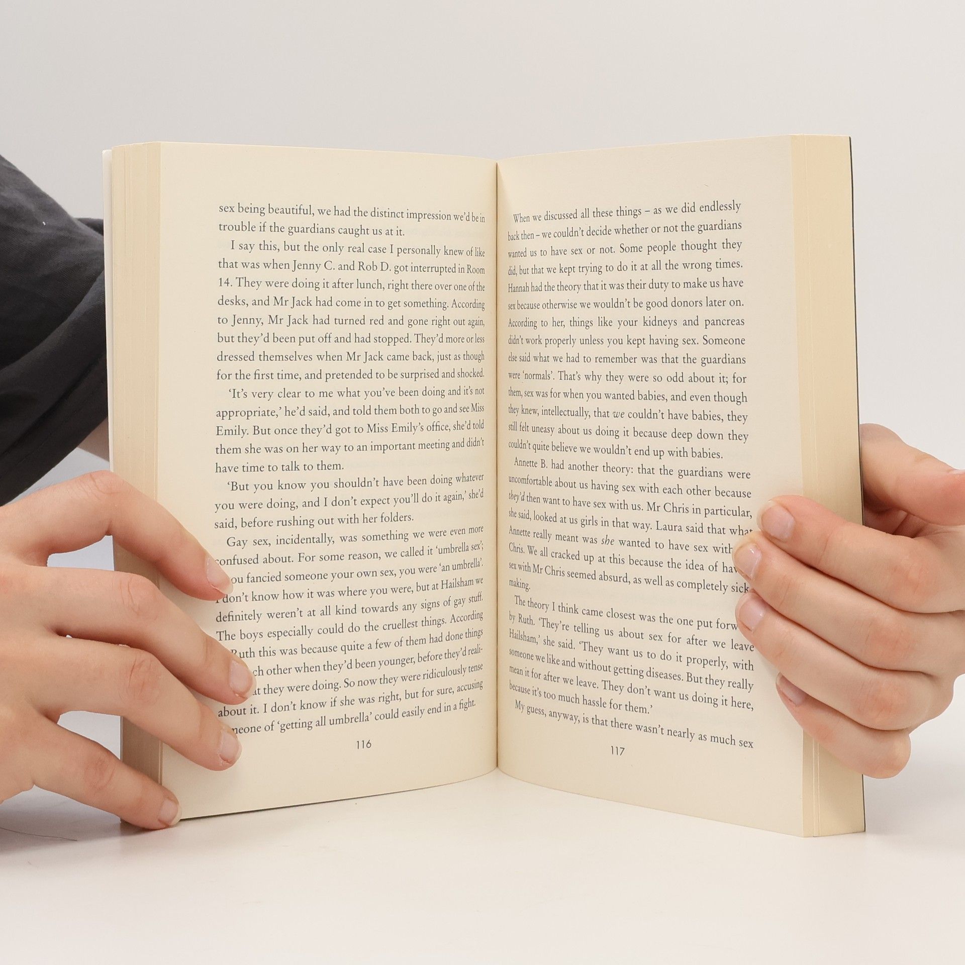 Kazuo Ishiguro Never Let Me Go