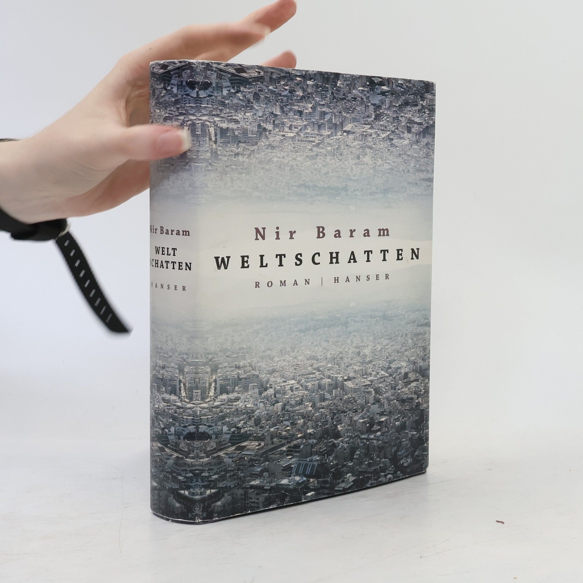 Nir Barʿam Weltschatten
