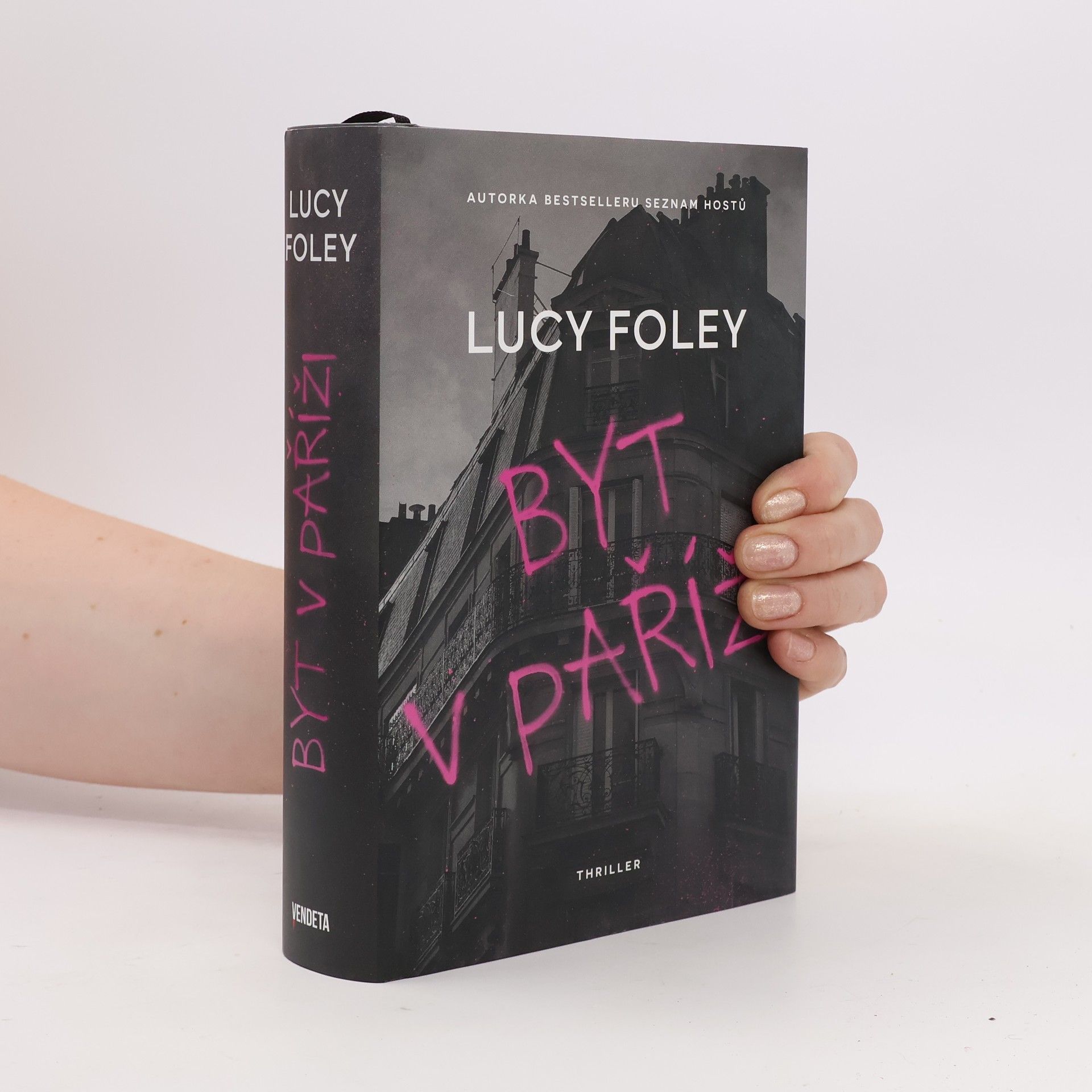 Lucy Foley Byt v Paříži