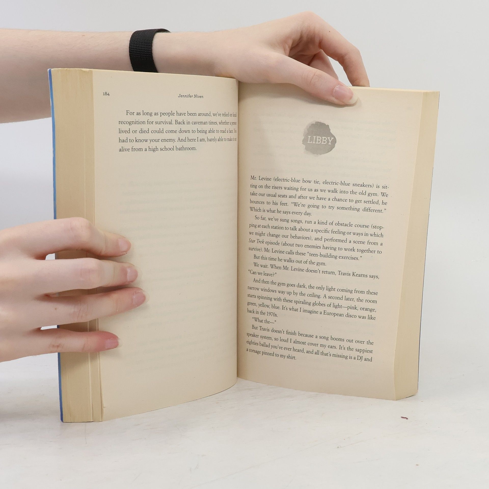 Jennifer Niven Holding Up the Universe