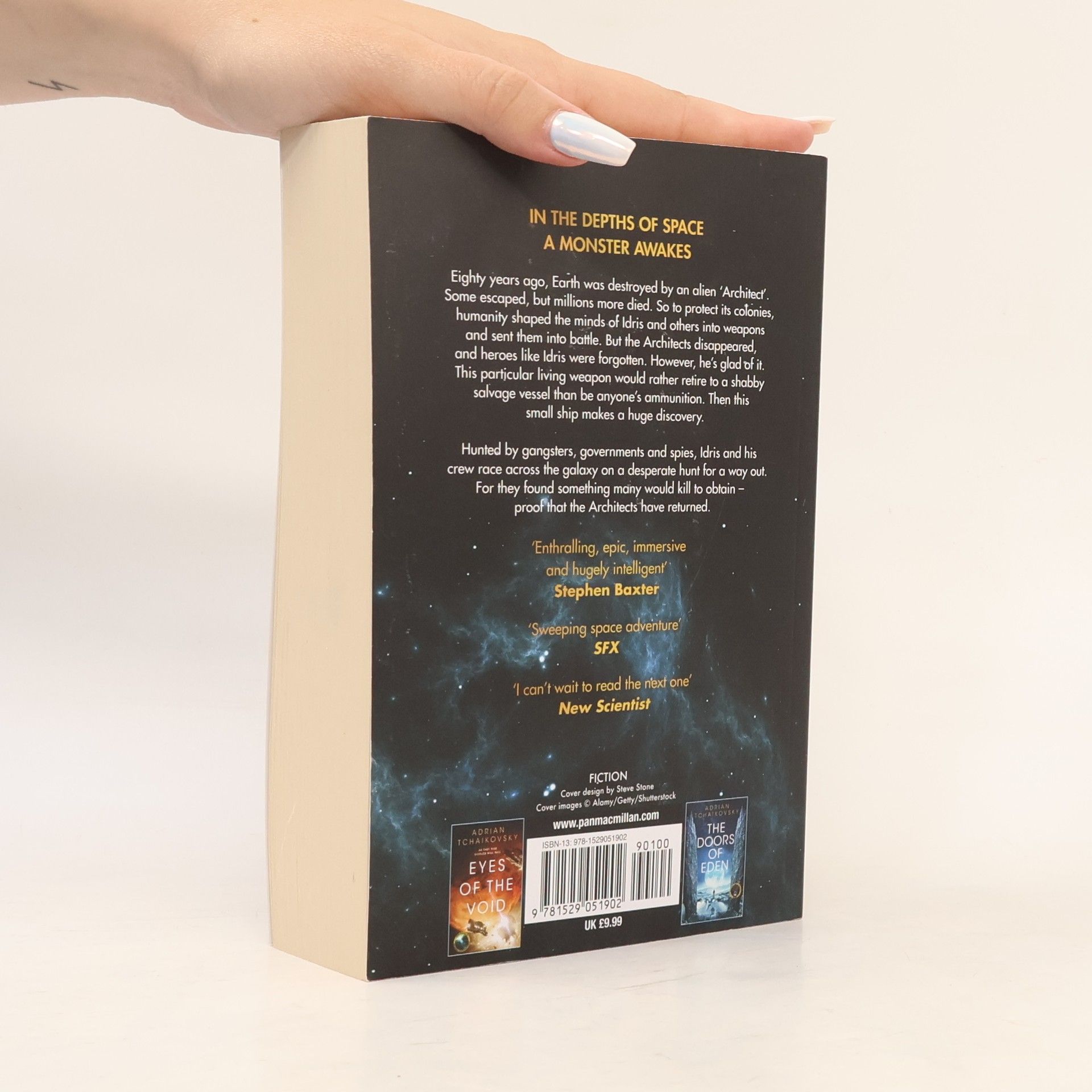 Adrian Tchaikovsky Shards of Earth